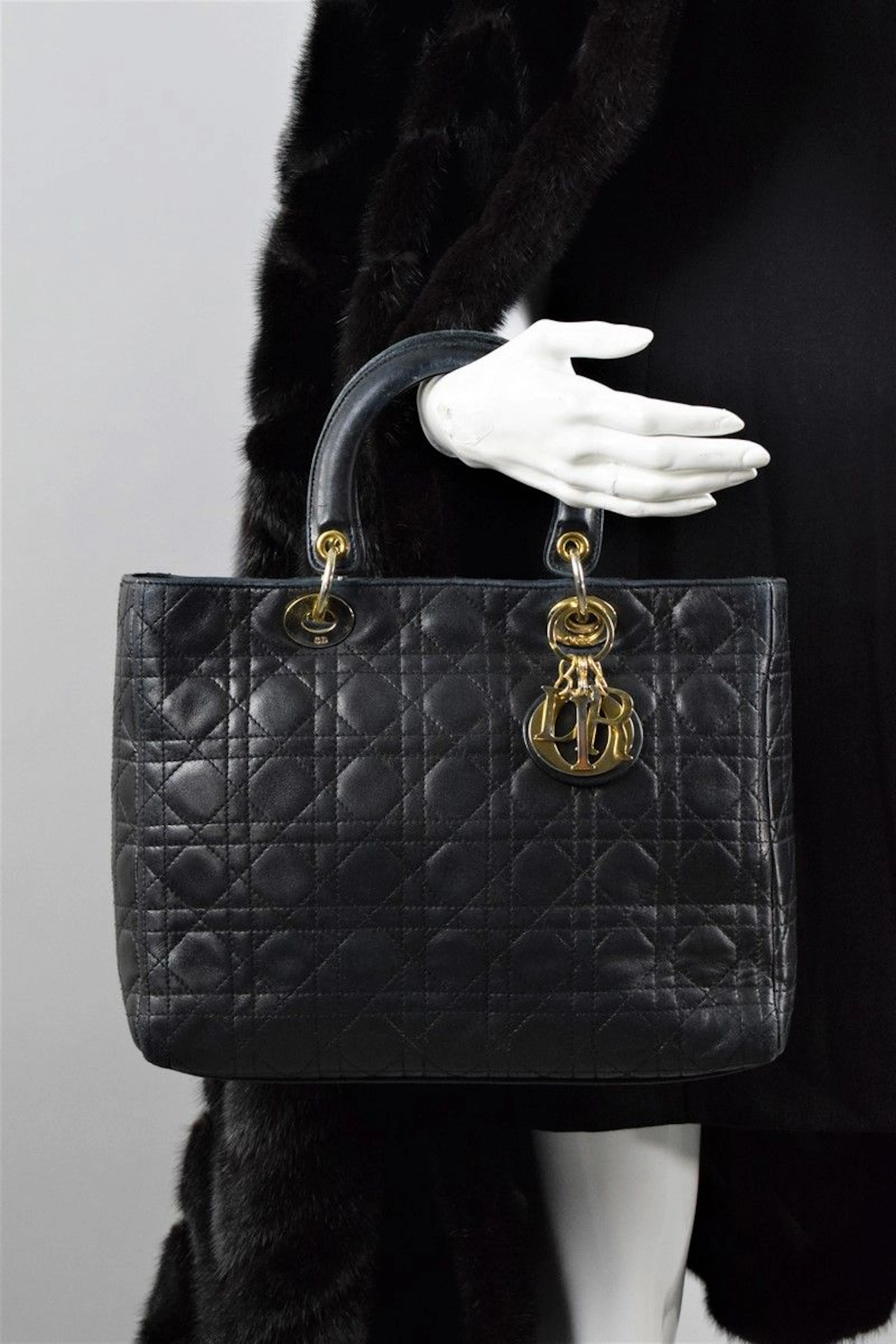 CHRISTIAN DIOR Circa fin 1990 Sac modèle... - Lot 163 - Rossini