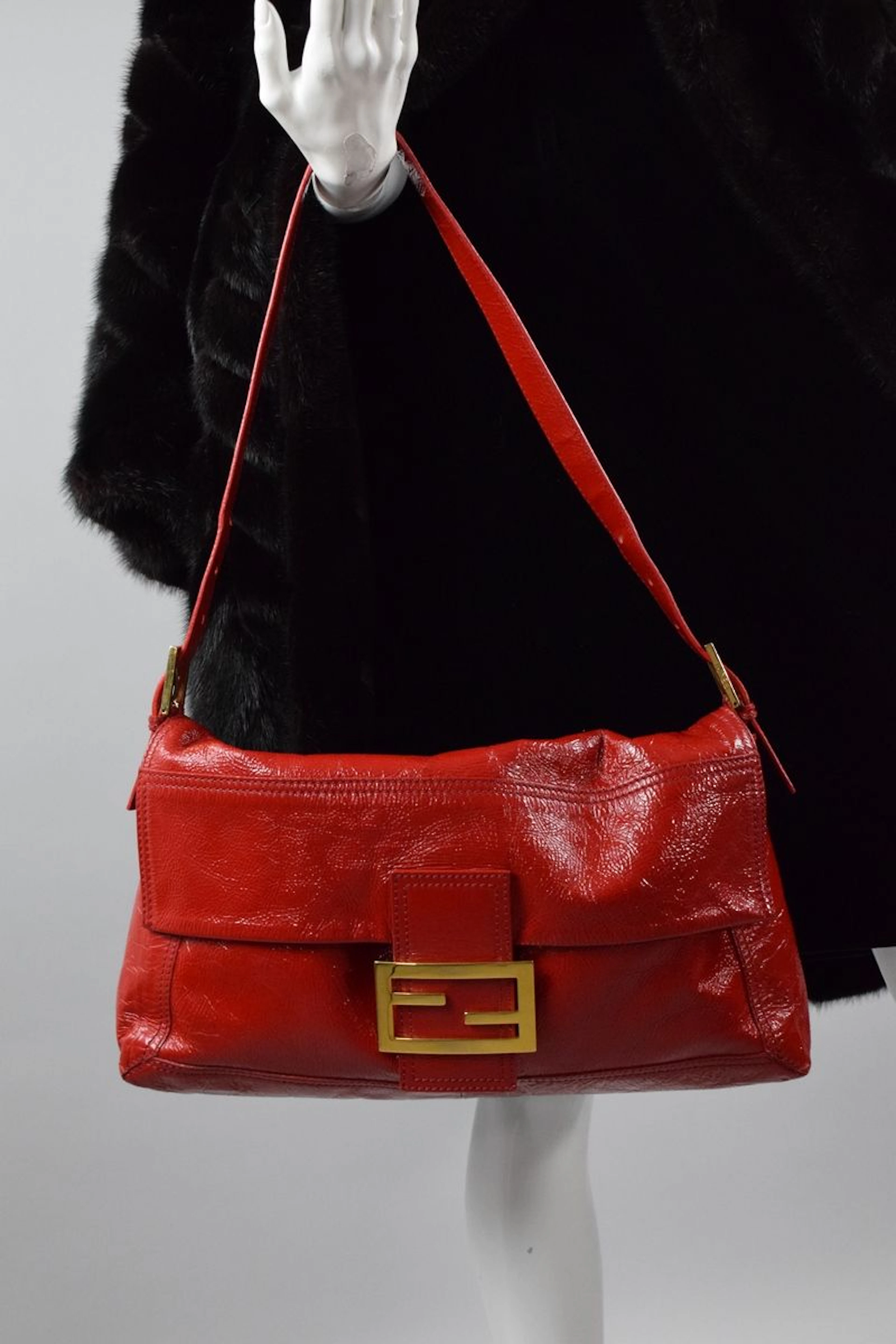 FENDI Circa 2008 Rare sac modèle maxi "Baguette"... - Lot 186 - Rossini