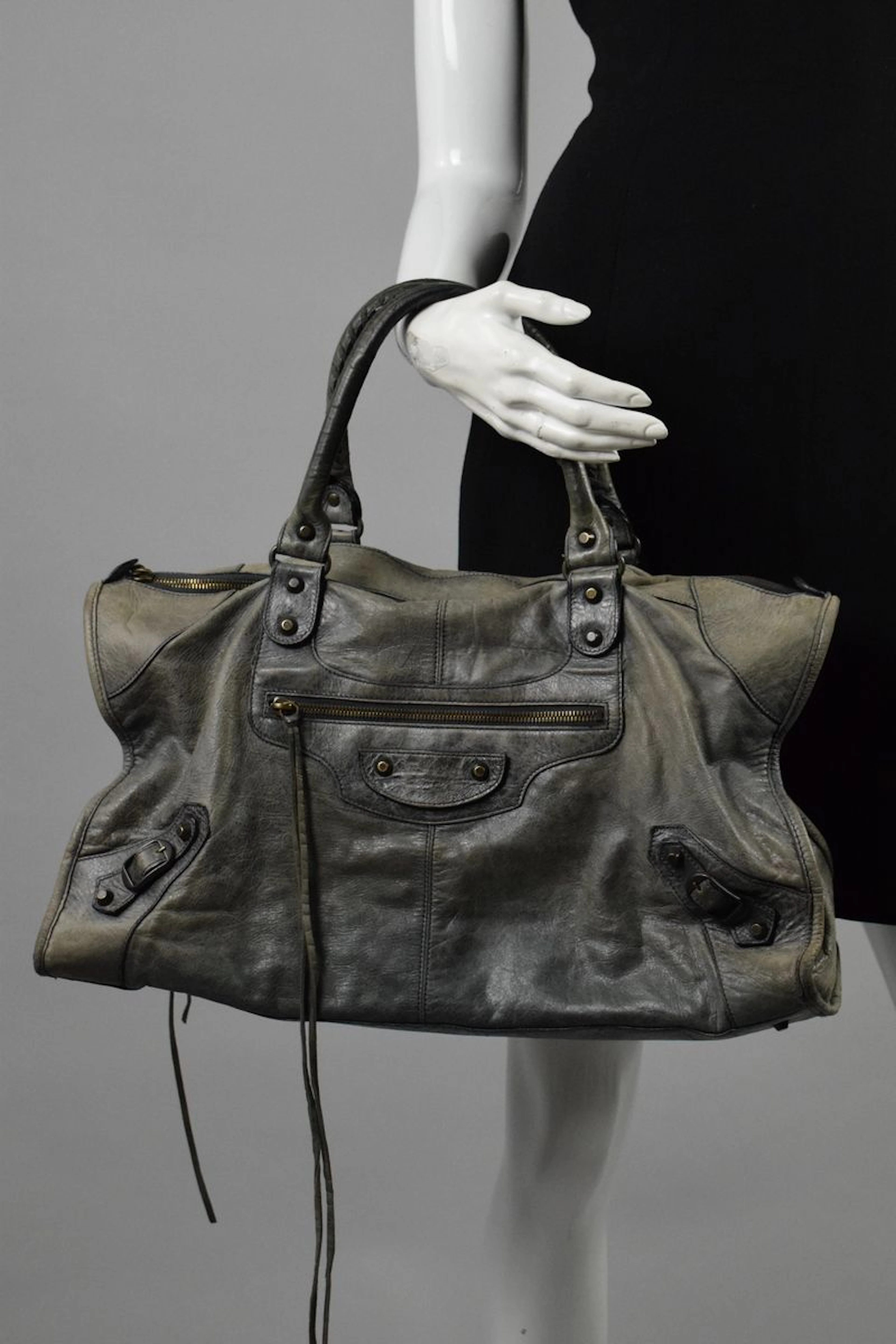 BALENCIAGA Sac porté main ou épaule modèle... - Lot 504 - Rossini