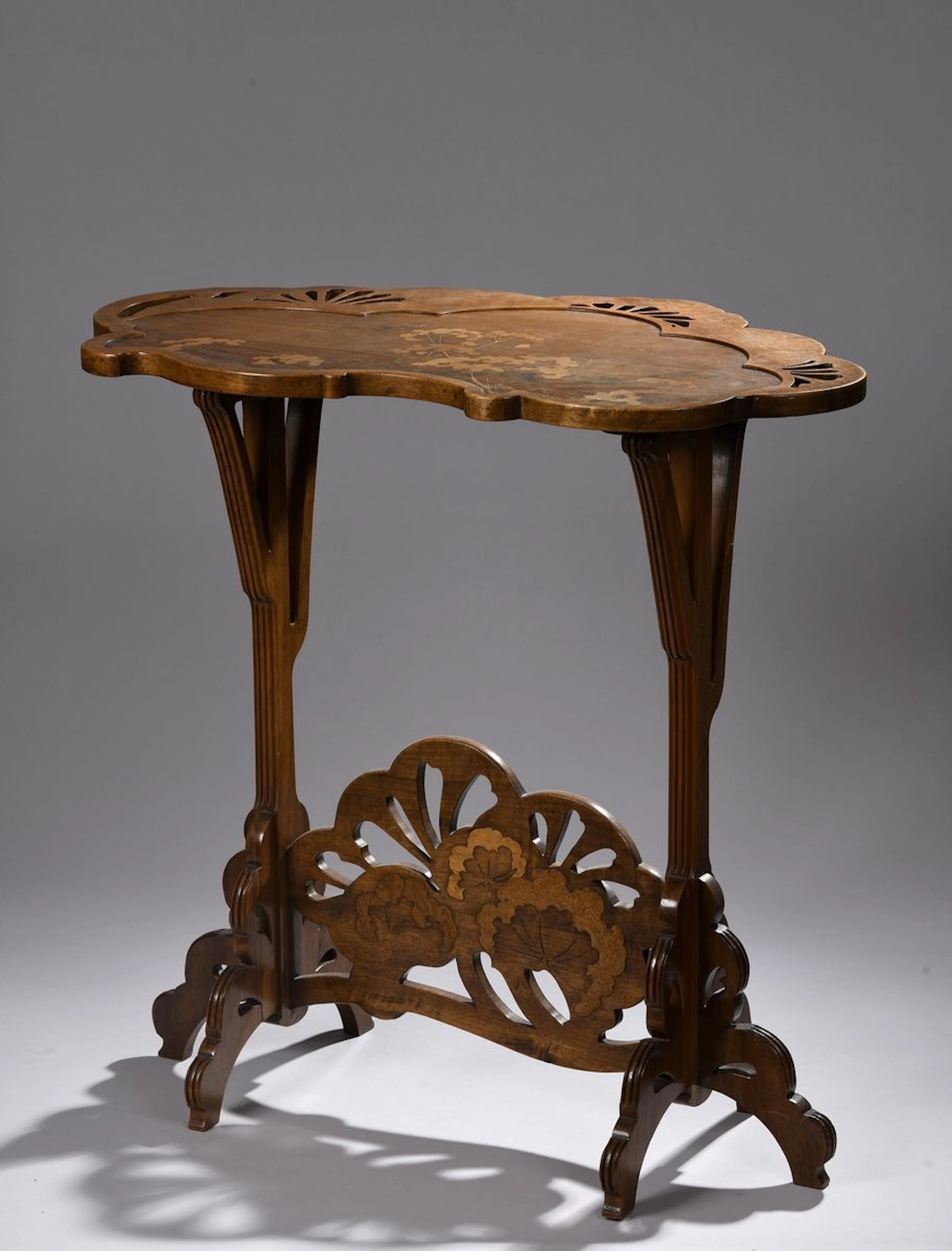 Émile GALLE (1846 - 1904) Guéridon aux ombelles... - Lot 117 - Rossini