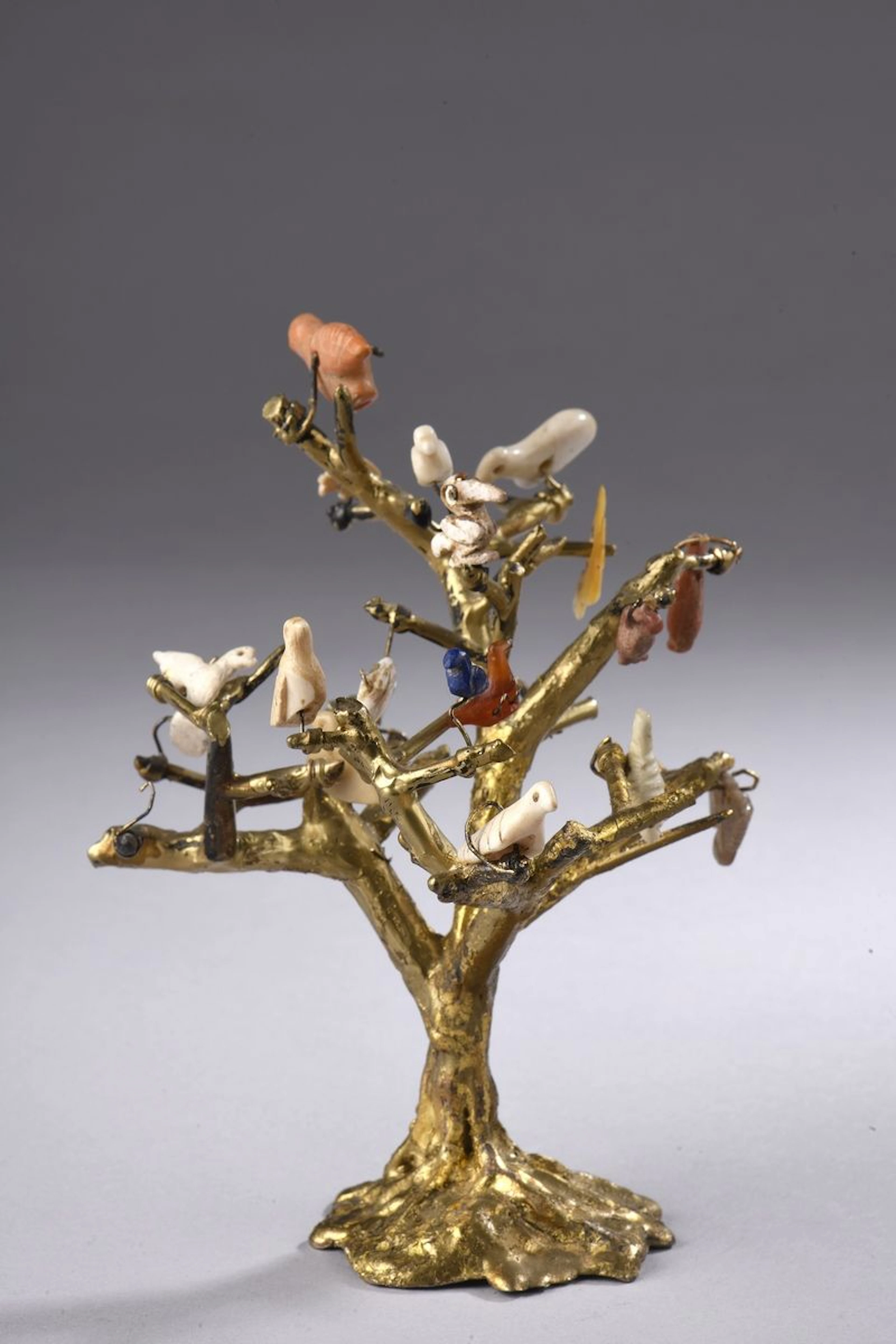 Composition moderne en forme d'arbre présentant... - Lot 196 - Rossini