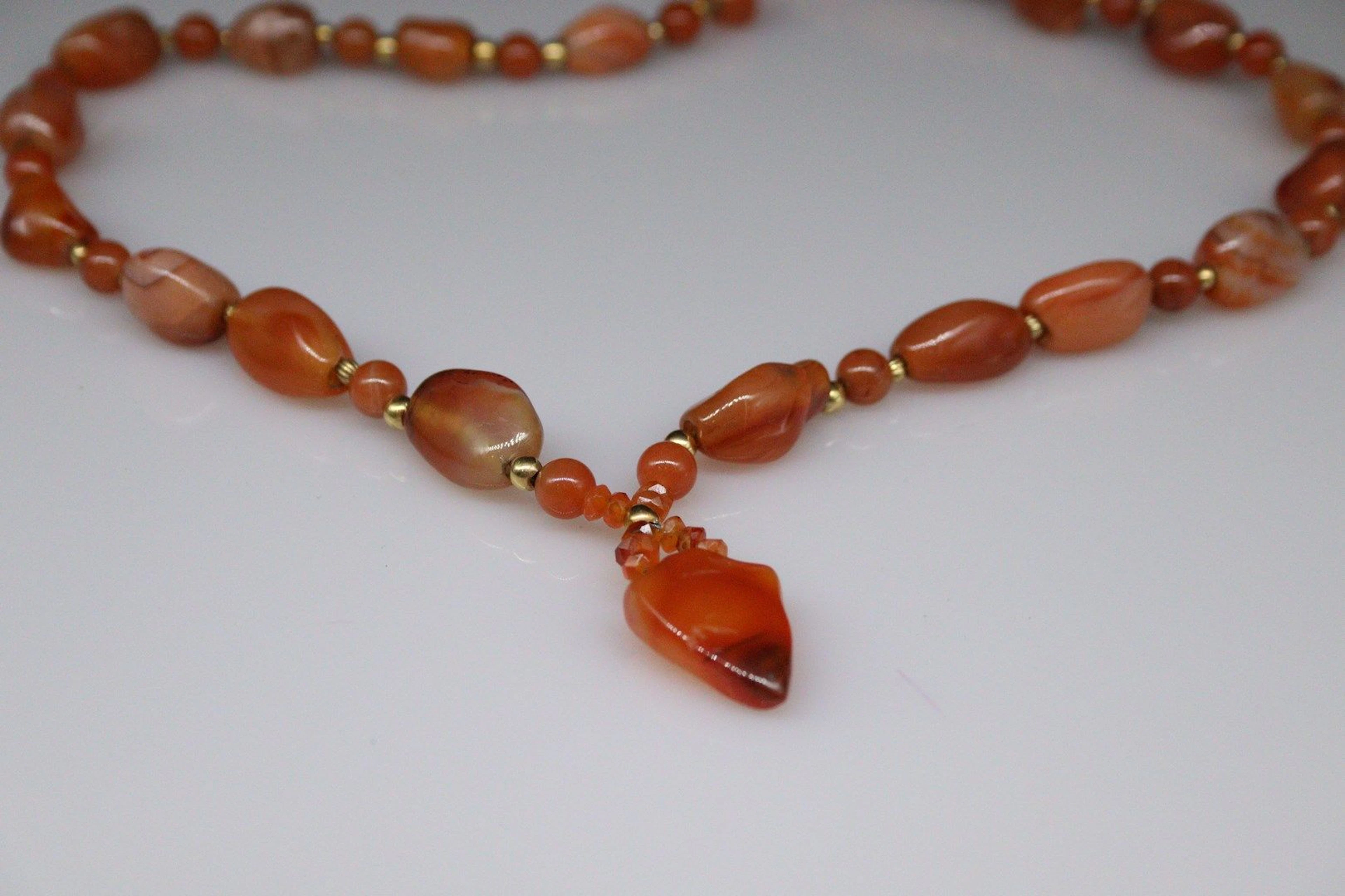 Collier en or jaune 18k (750) et cornaline.... - Lot 544 - Rossini