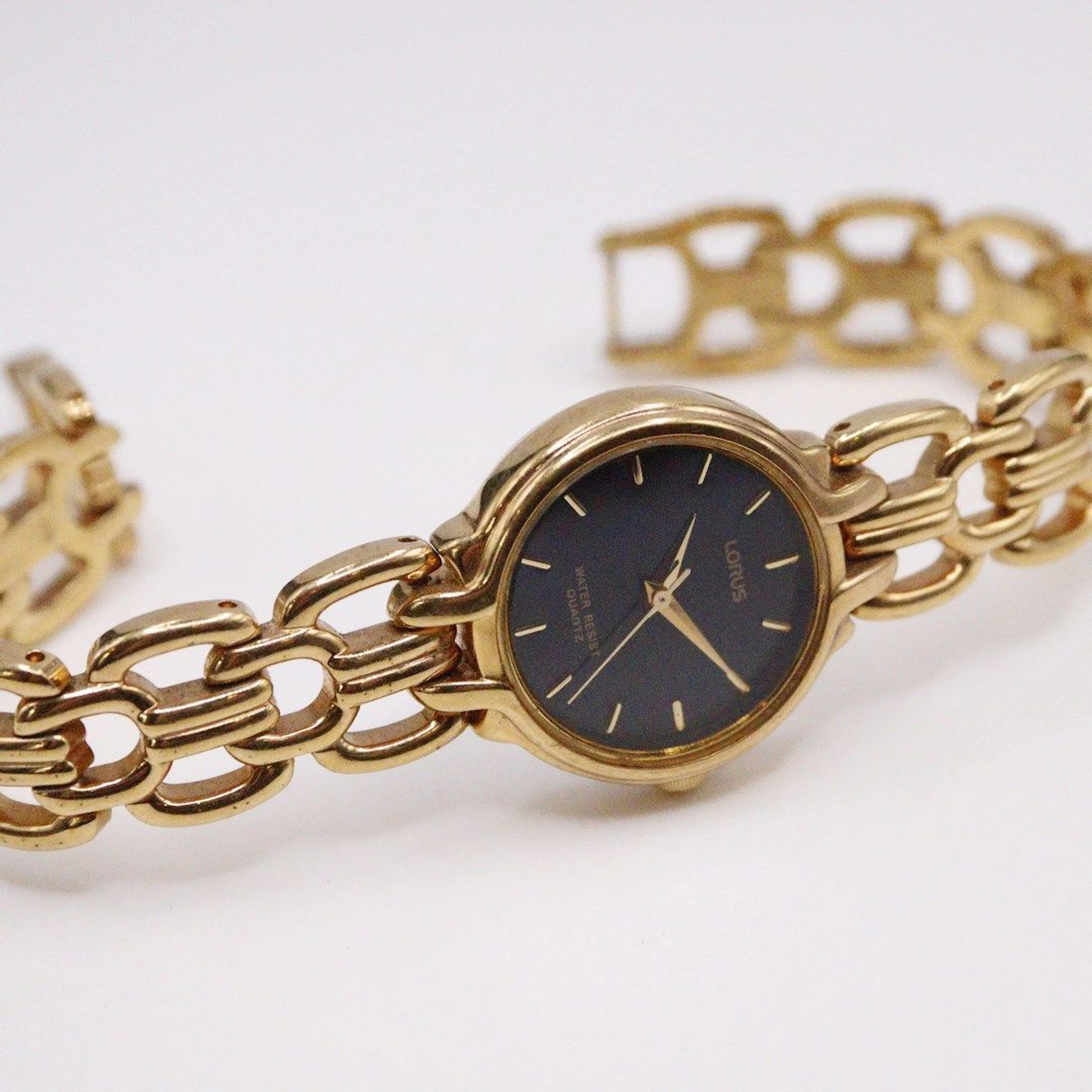 LORUS Montre bracelet de dame, boîtier rond... - Lot 640 - Rossini
