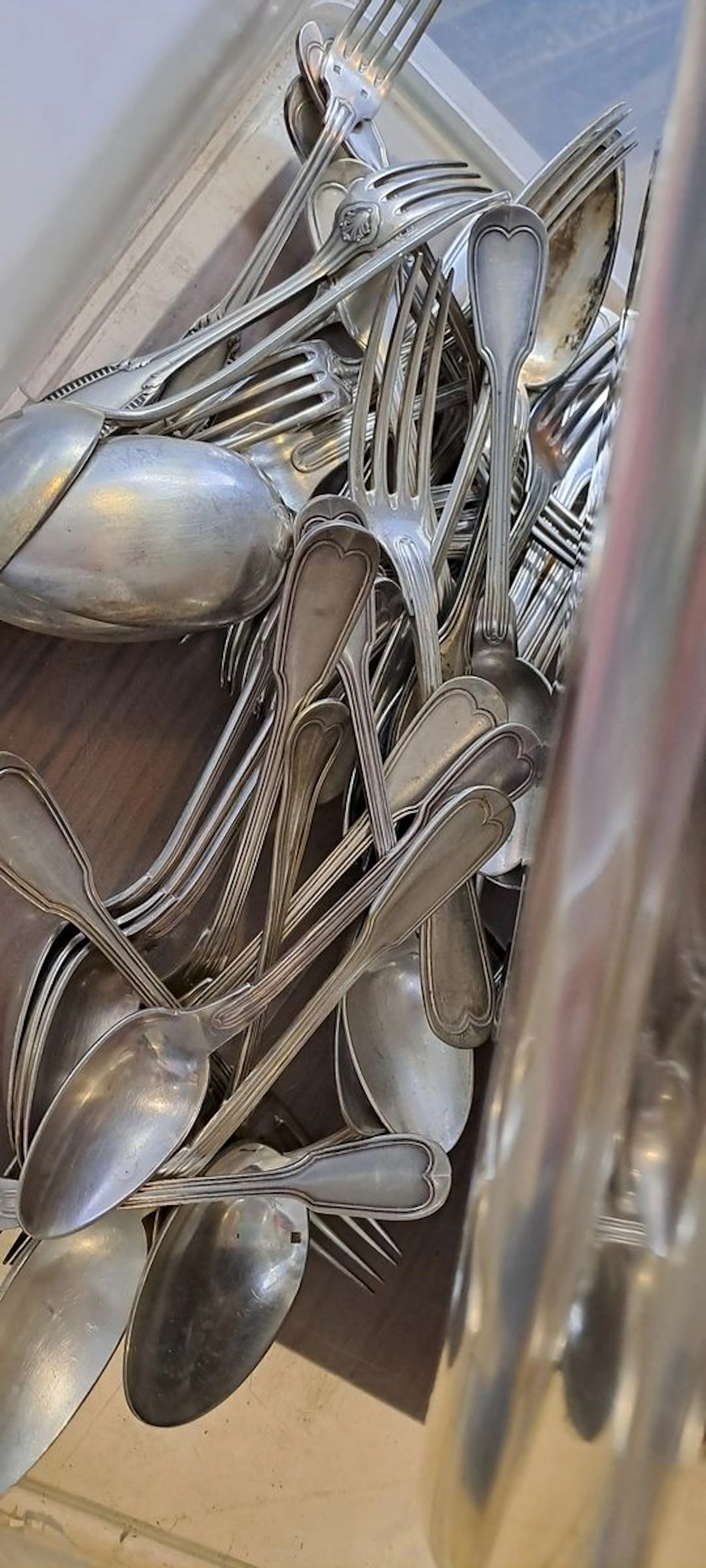 MANETTE DE METAL ARGENTE Elle comprend : -... - Lot 383 - Rossini