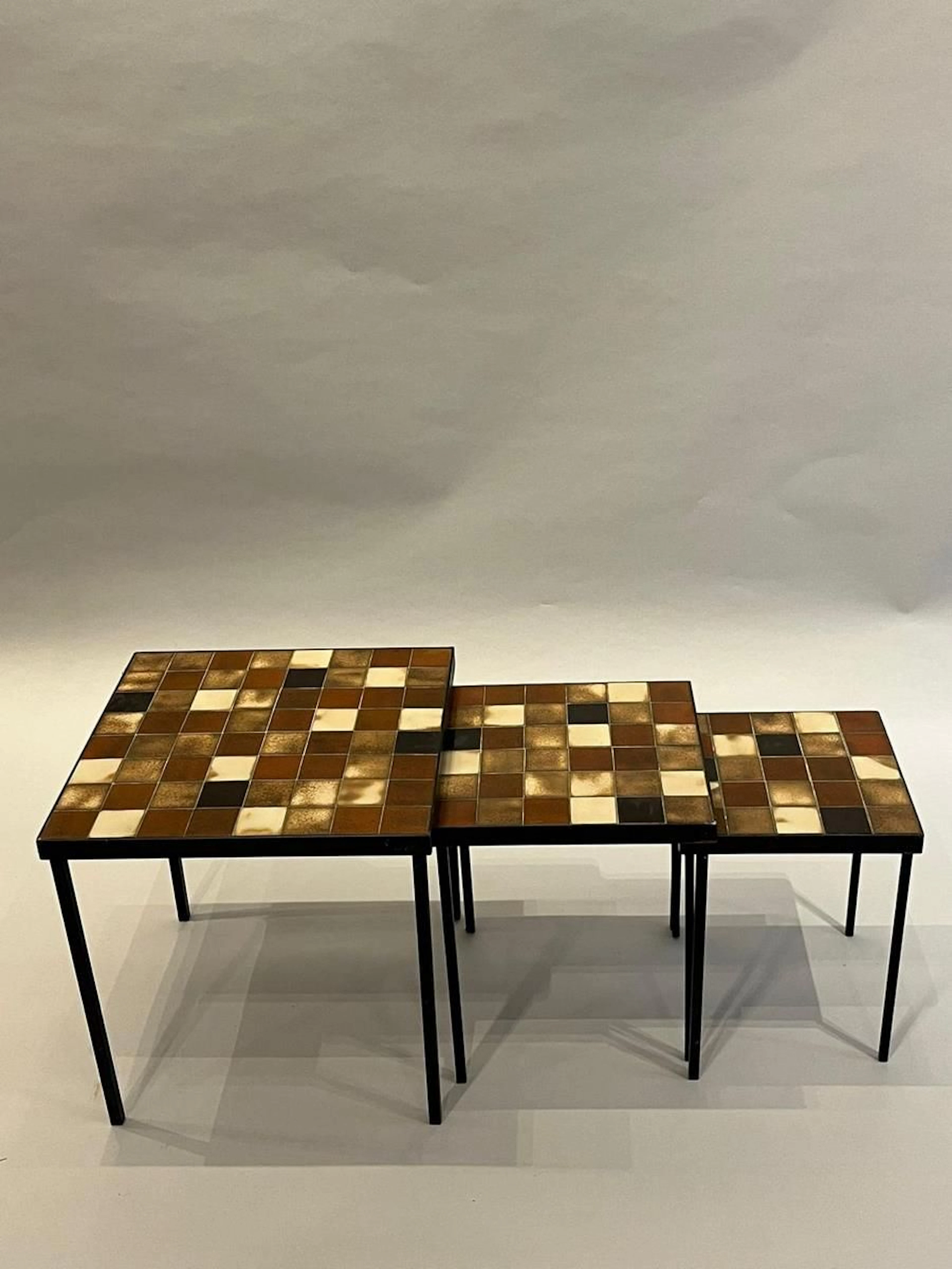 Suite de trois tables gigognes à structure... - Lot 172 - Rossini