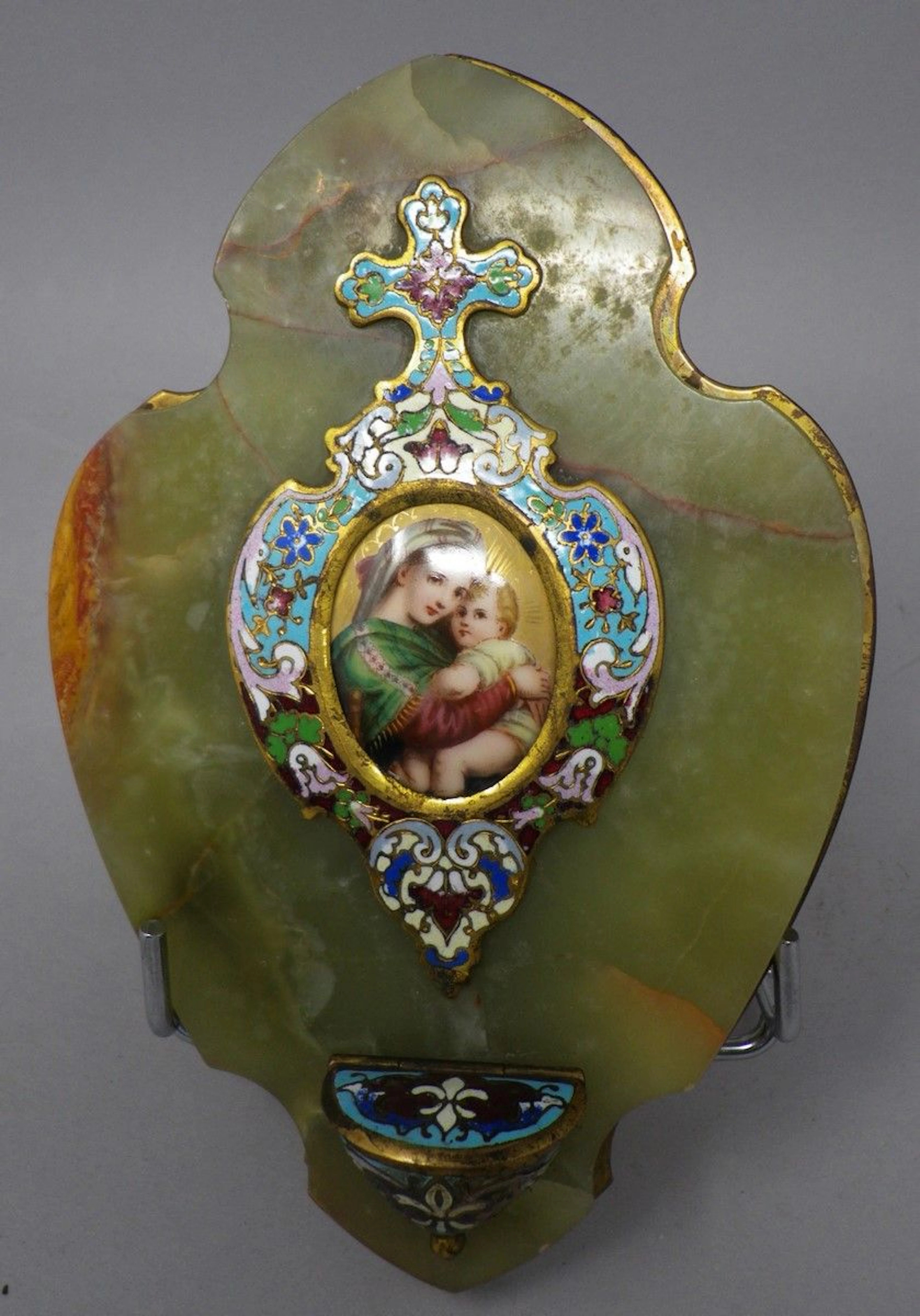 Bénitier en onyx et émaux cloisonnés, le... - Lot 261 - Rossini