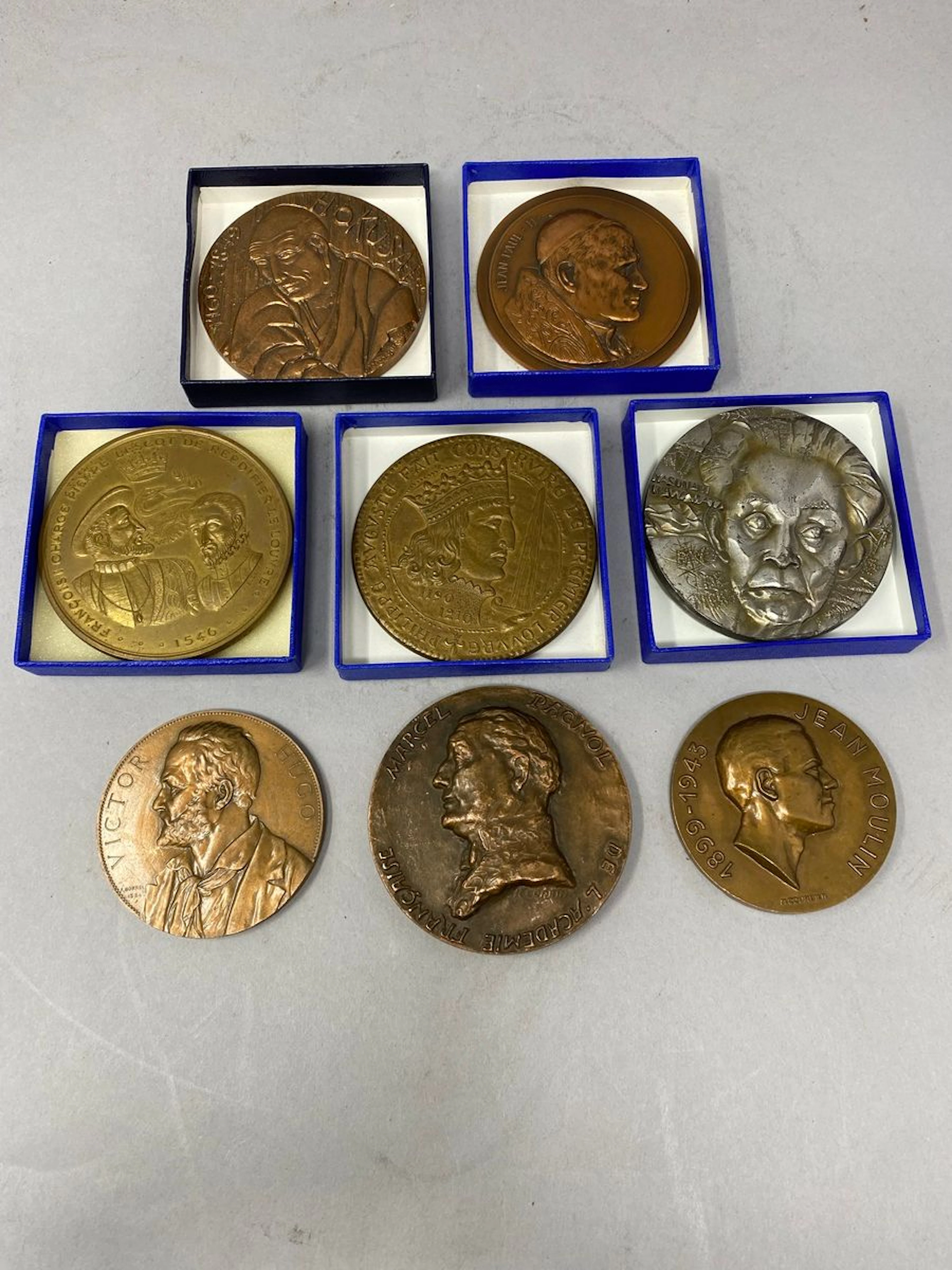 Lot de 8 médailles représentant des personnages... - Lot 327 - Rossini