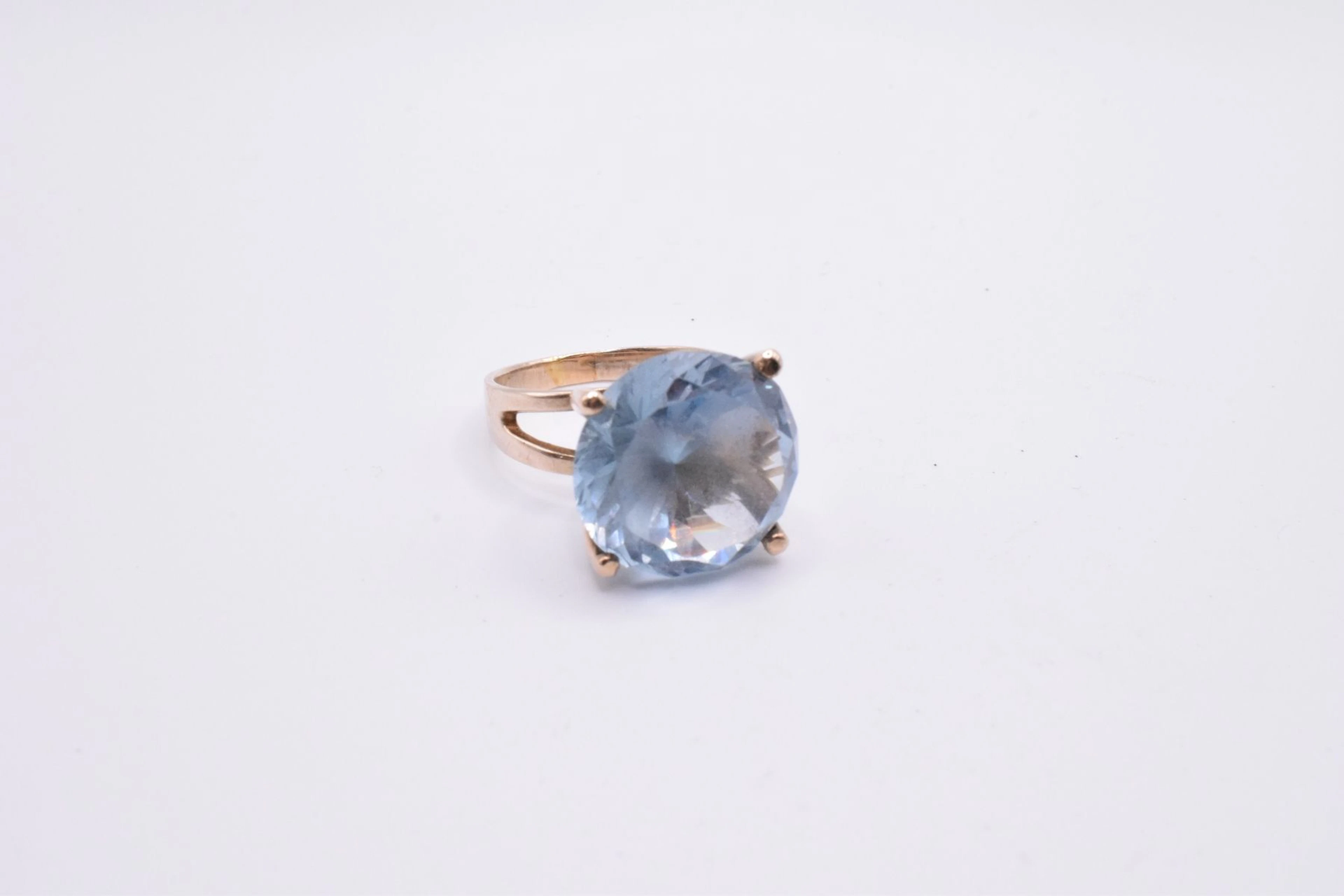 Bague en or gris 18K (750) ornée d'un spinelle... - Lot 183 - Rossini