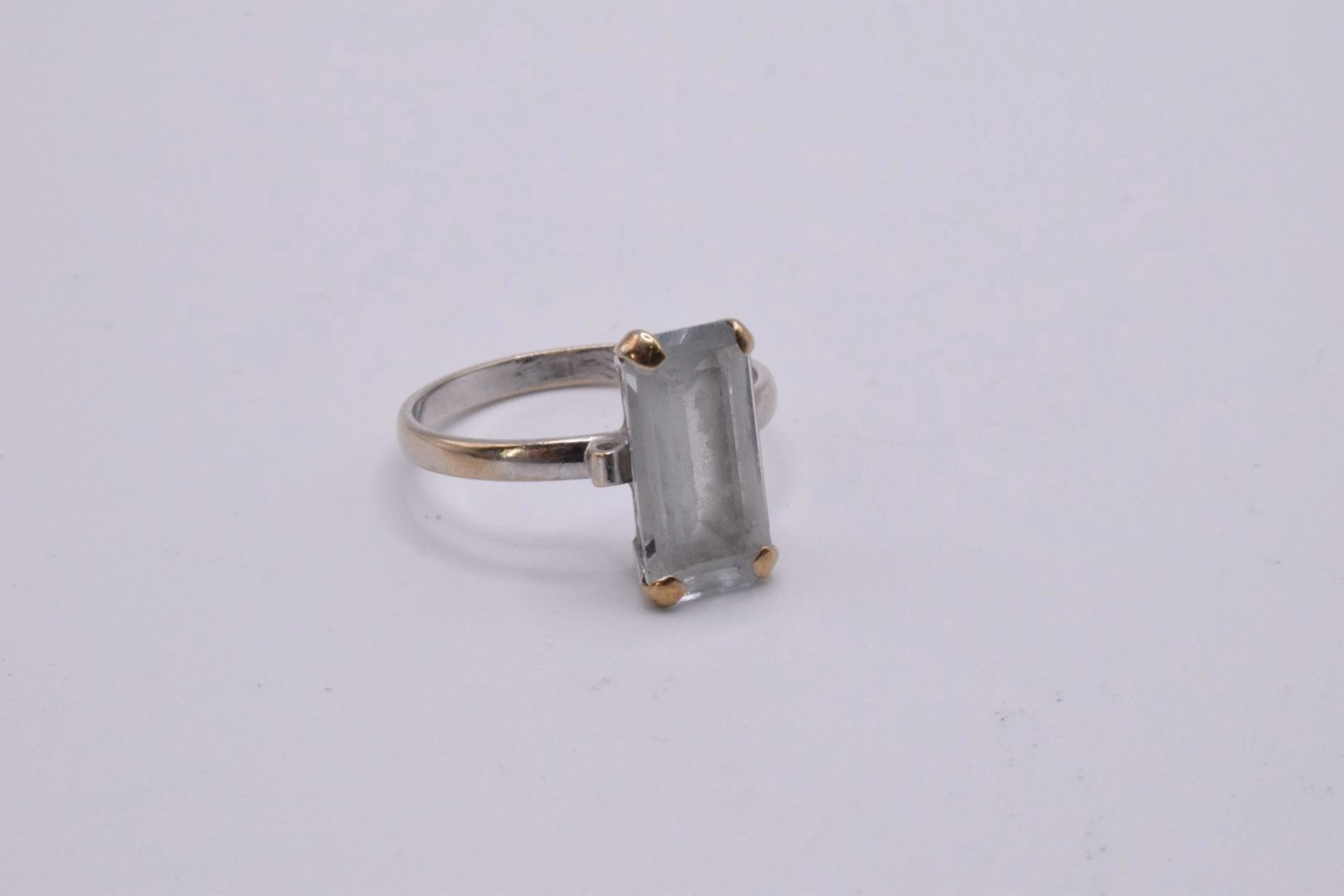 Bague en or gris 18K (750) ornée d'un spinelle... - Lot 344 - Rossini