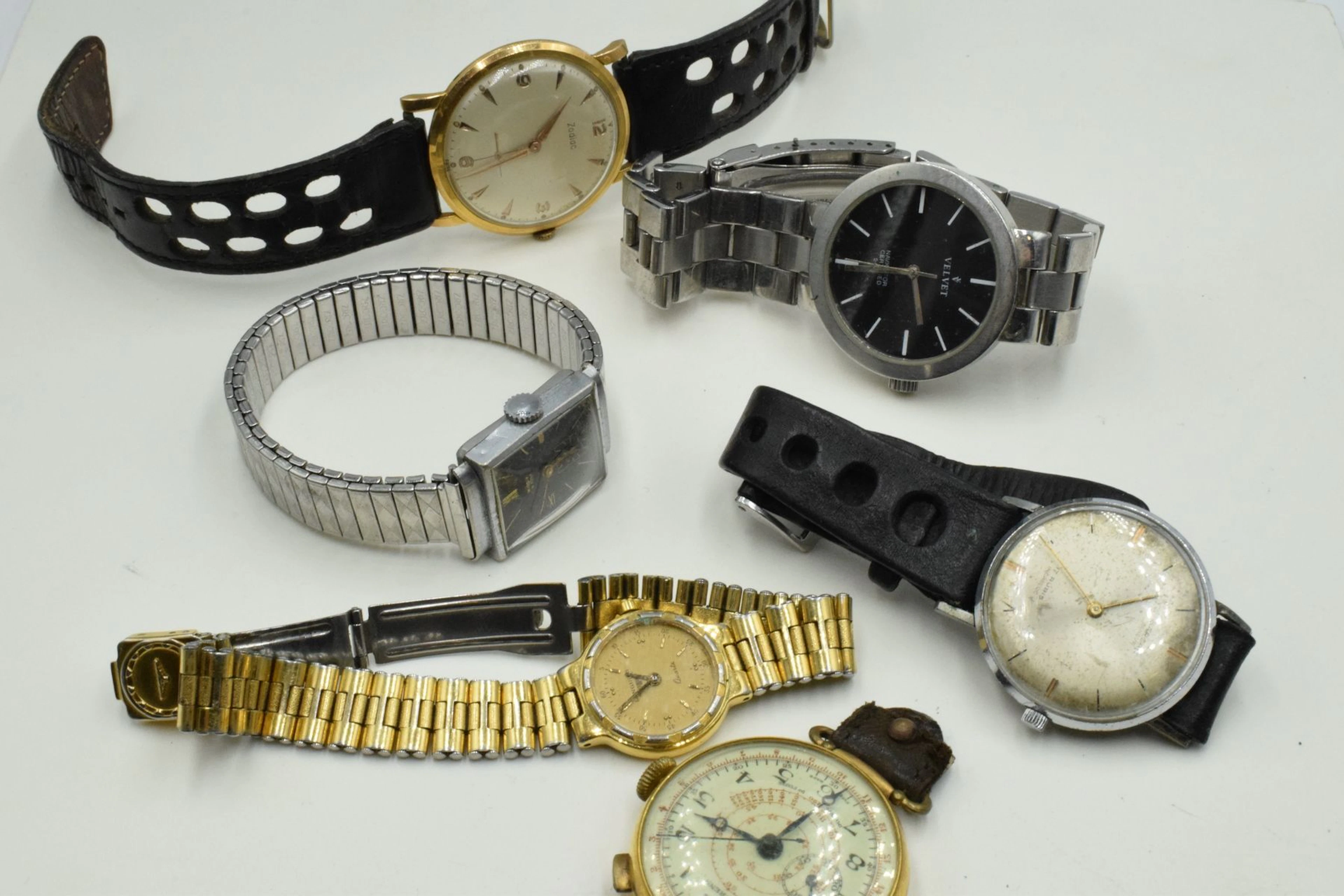 Lot de montres comprenant : - une montre... - Lot 527 - Rossini