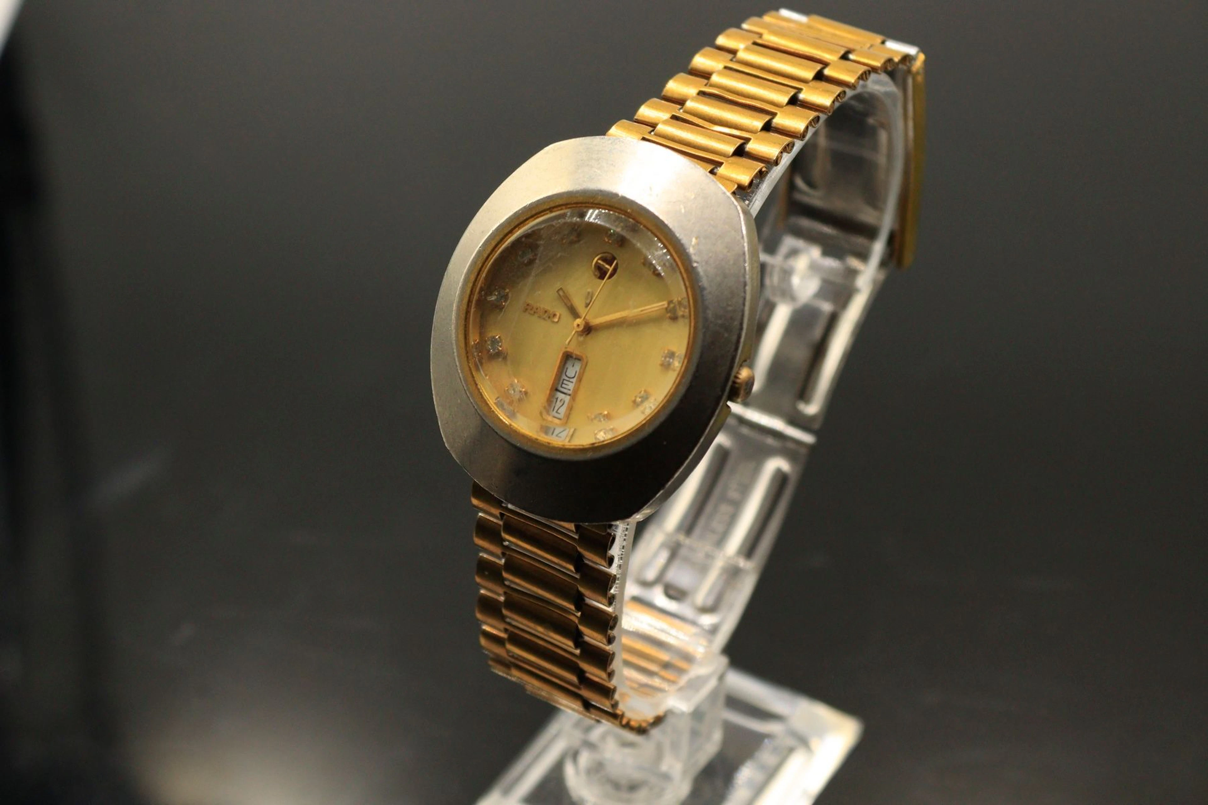 RADO Montre bracelet d'homme, boîtier ovale... - Lot 498 - Rossini