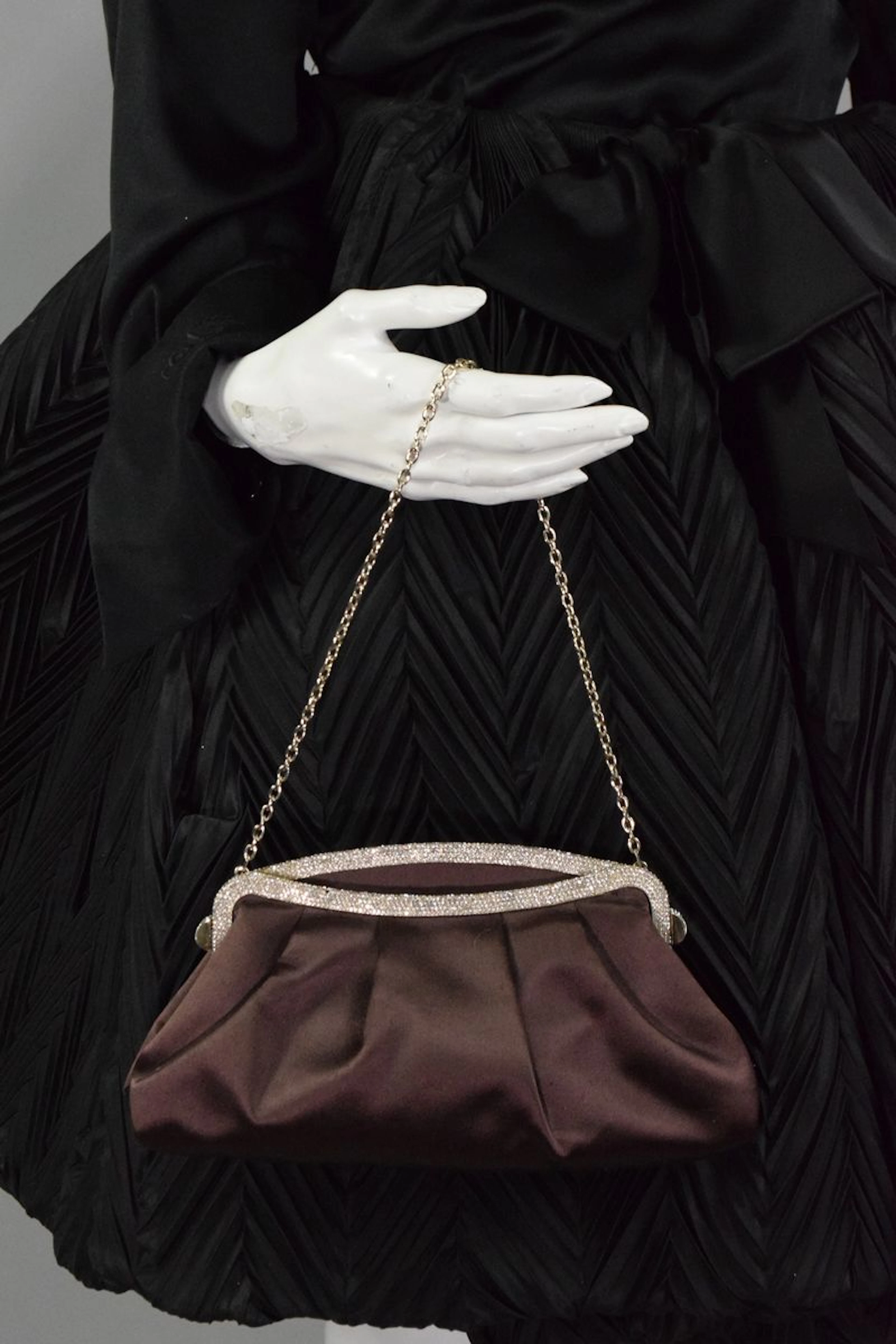 VALENTINO GARAVANI Sac du soir porté épaule... - Lot 46 - Rossini