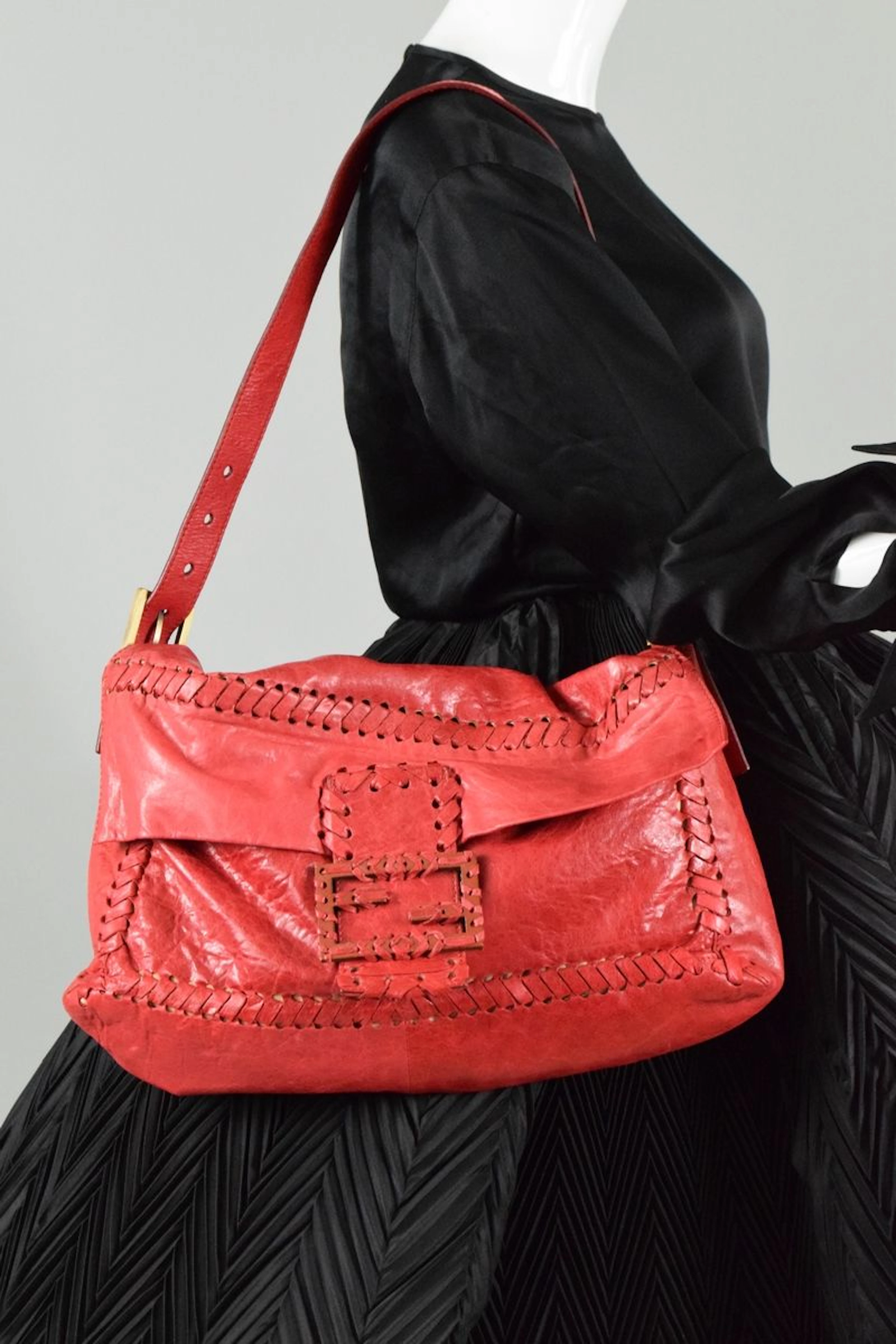 FENDI Circa 2005 Sac modèle "Maxi Baguette"... - Lot 107 - Rossini