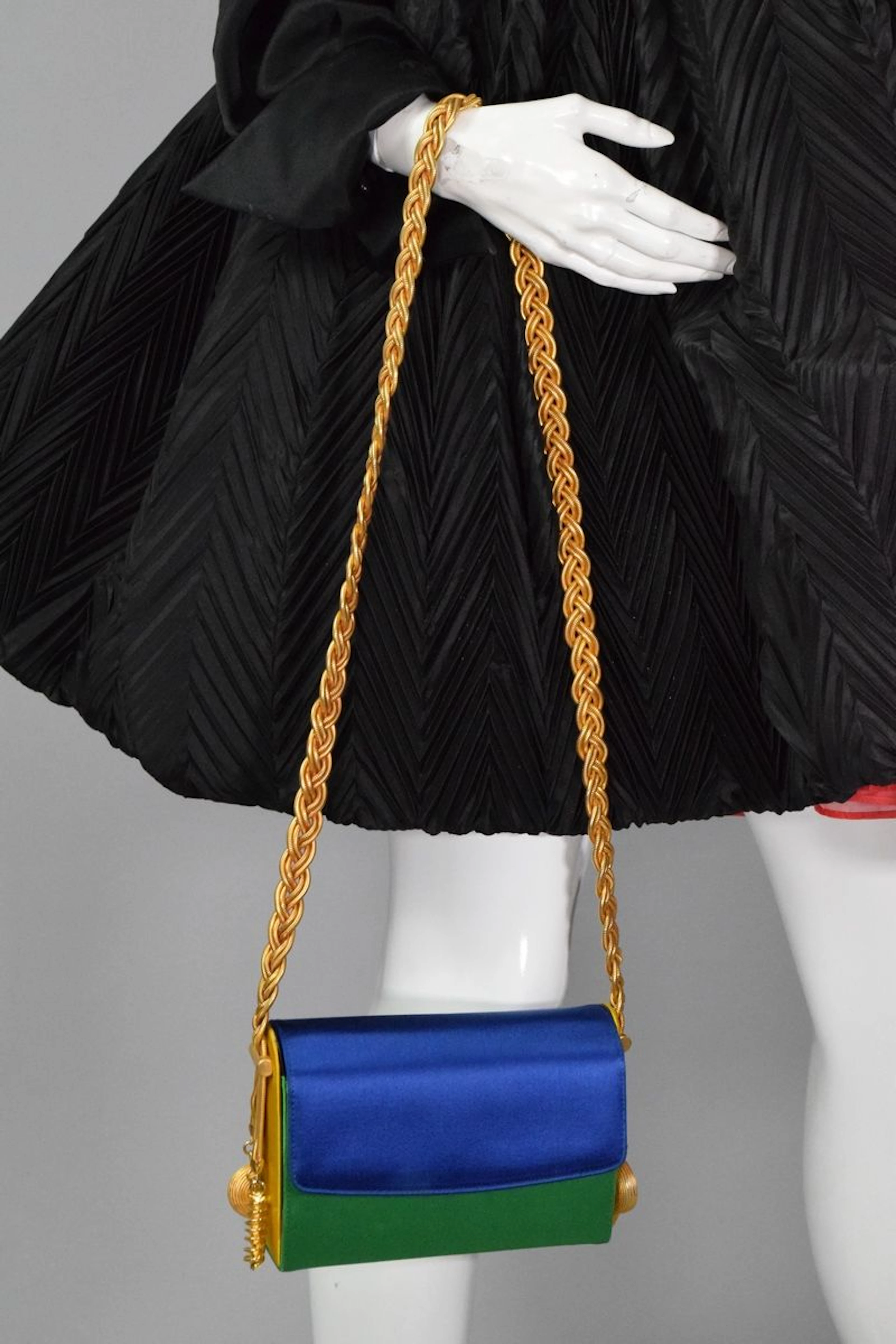 FENDI Circa 1980 Rare petit sac porté épaule... - Lot 109 - Rossini