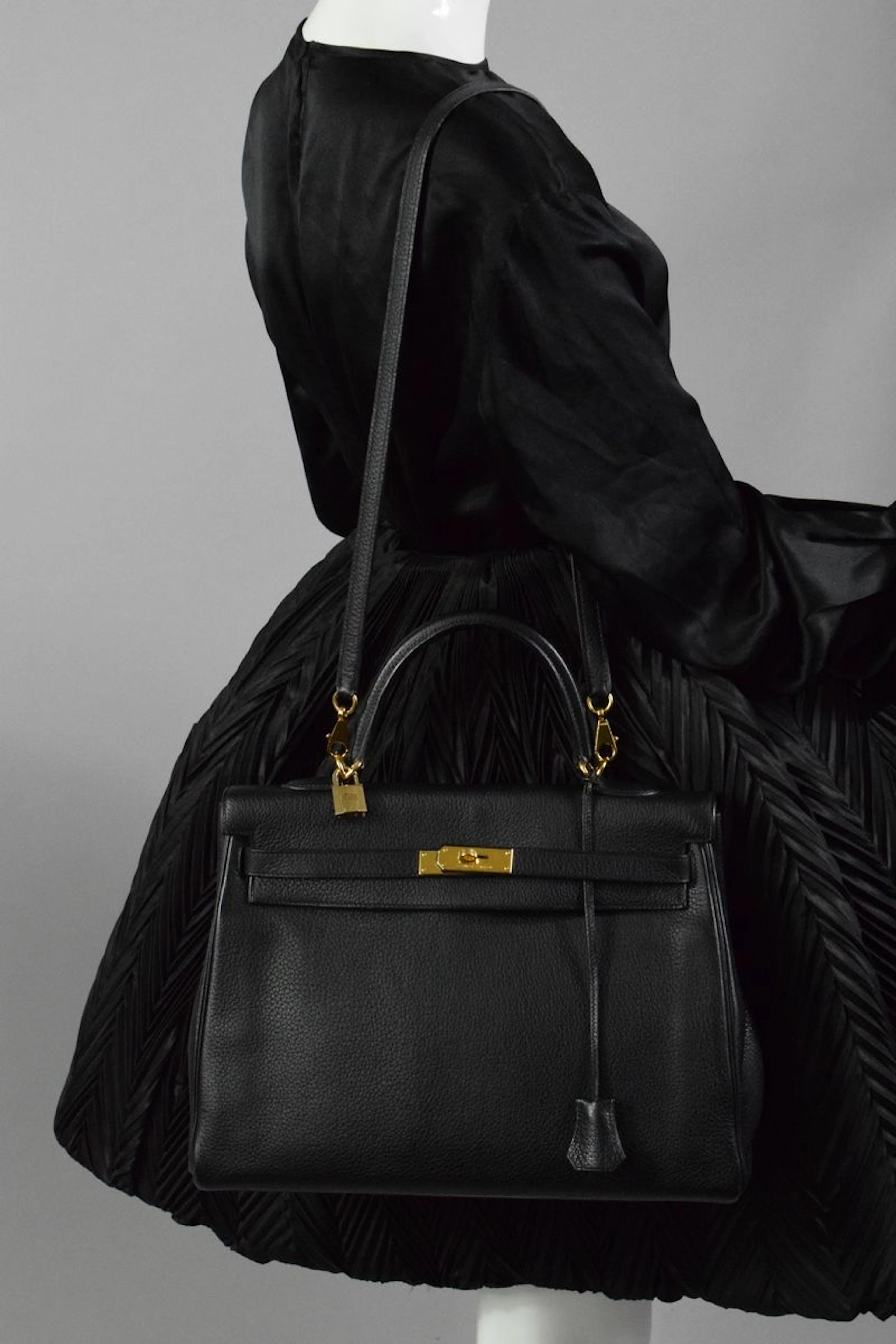 HERMES PARIS 2007 Sac modèle "Kelly retourné"... - Lot 274 - Rossini
