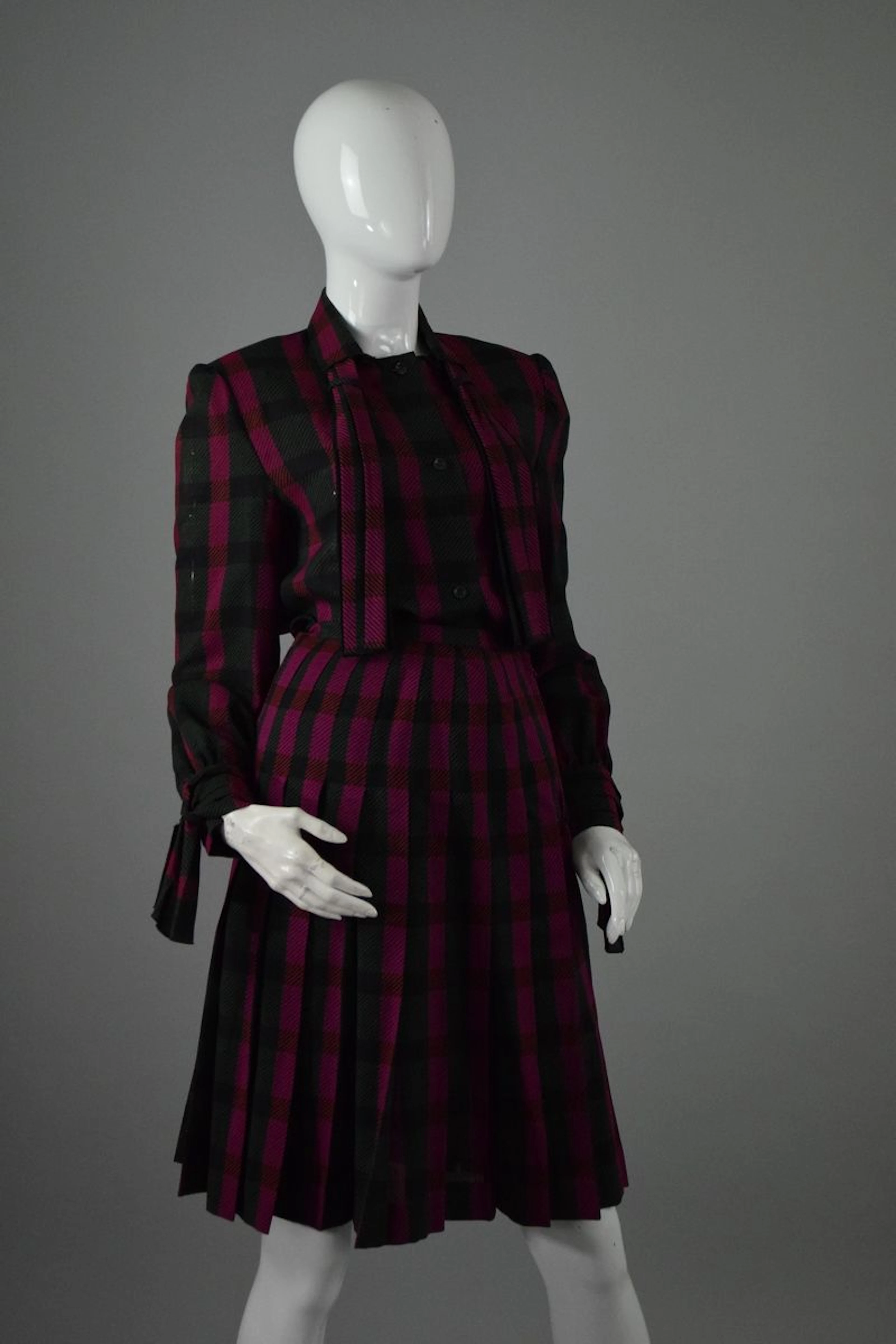 BALENCIAGA Circa 1980 Ensemble composé... - Lot 144 - Rossini