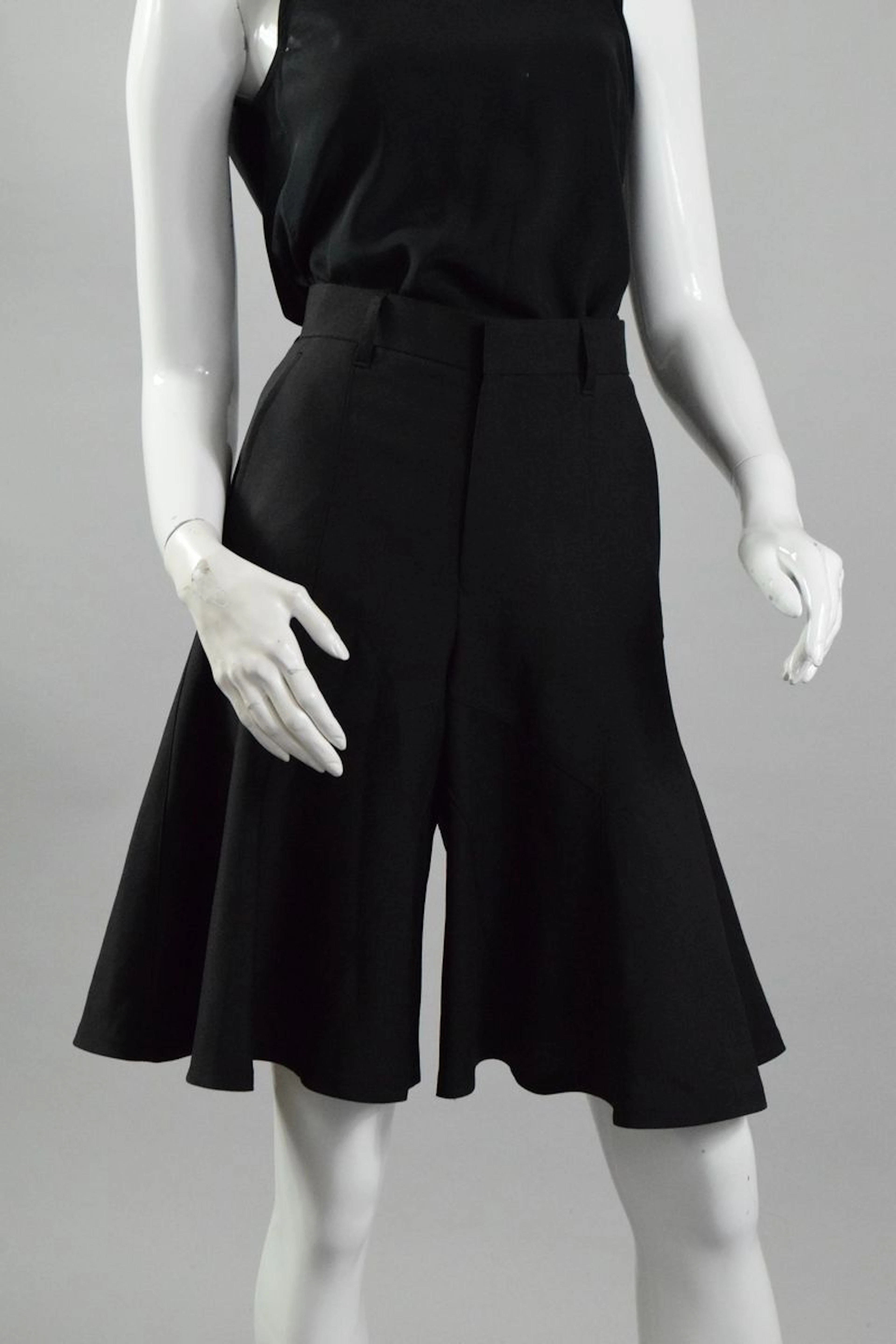 COMME DES GARÇONS par Junya Watanabe 2011 Jupe-short... - Lot 583 - Rossini