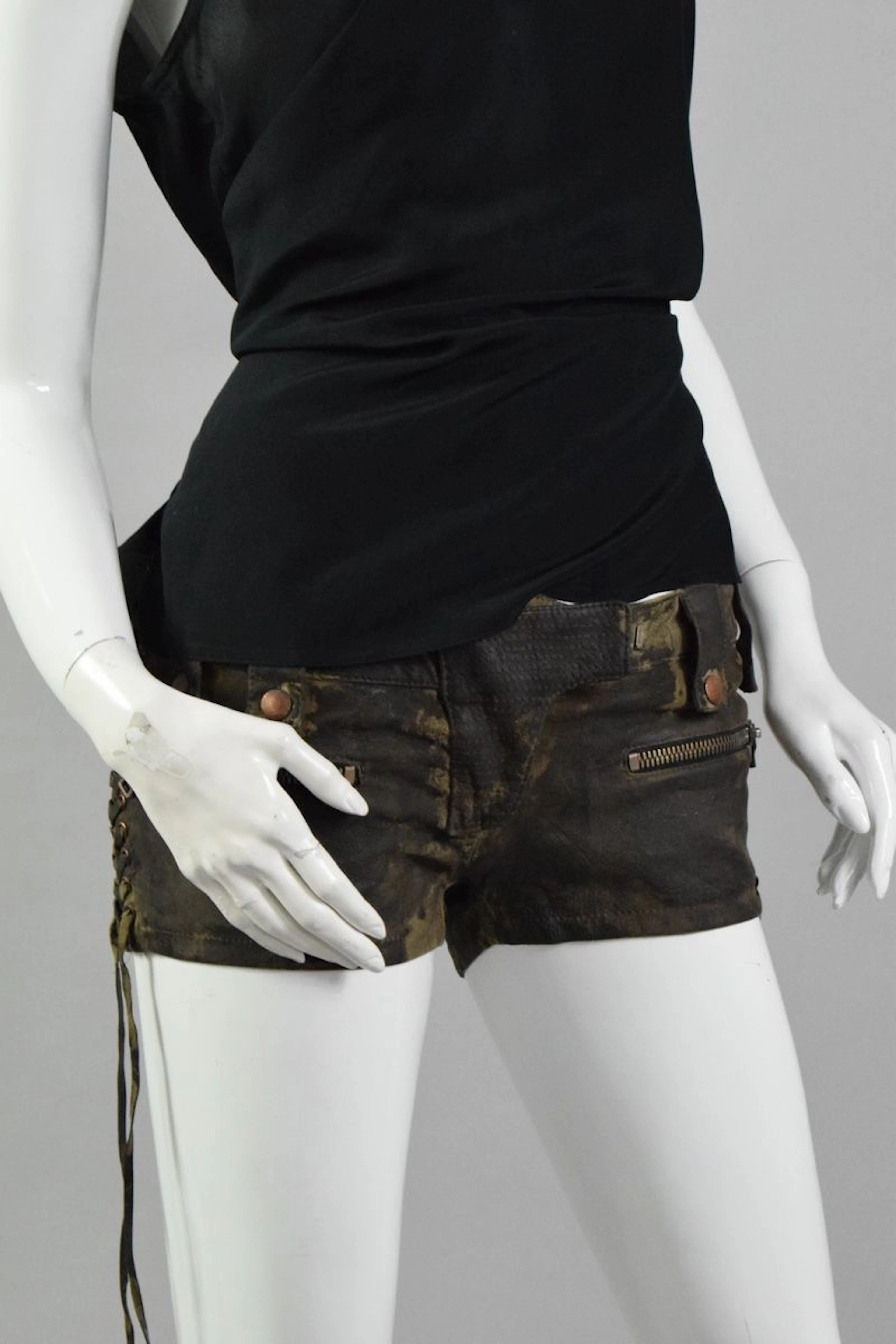 BALMAIN Micro short cow-boy en cuir d'agneau... - Lot 593 - Rossini