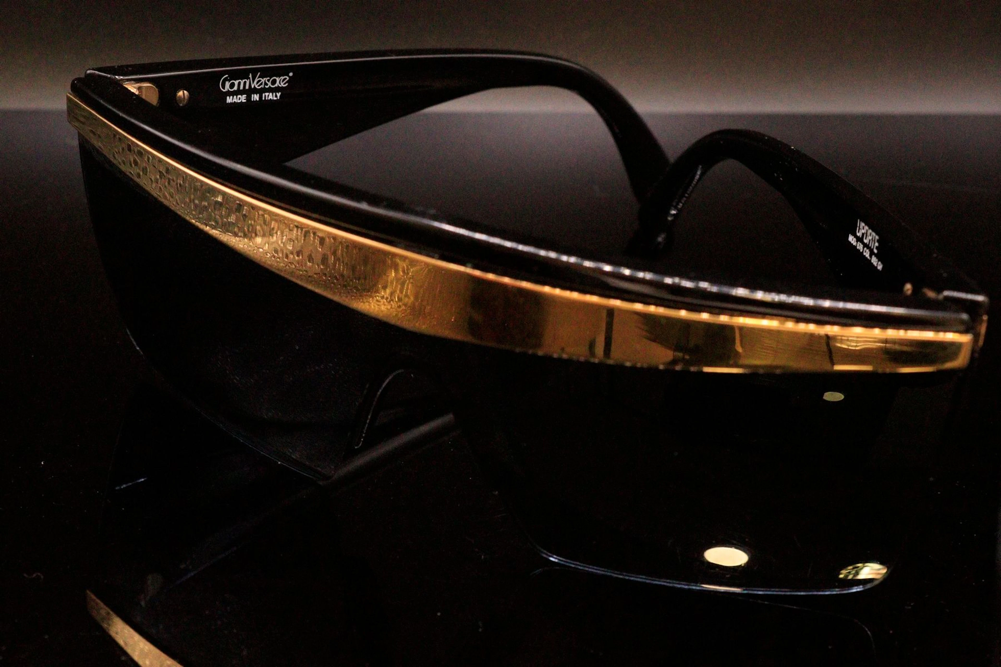 GIANNI VERSACE Rare paire de solaires rectangulaires... - Lot 643 - Rossini