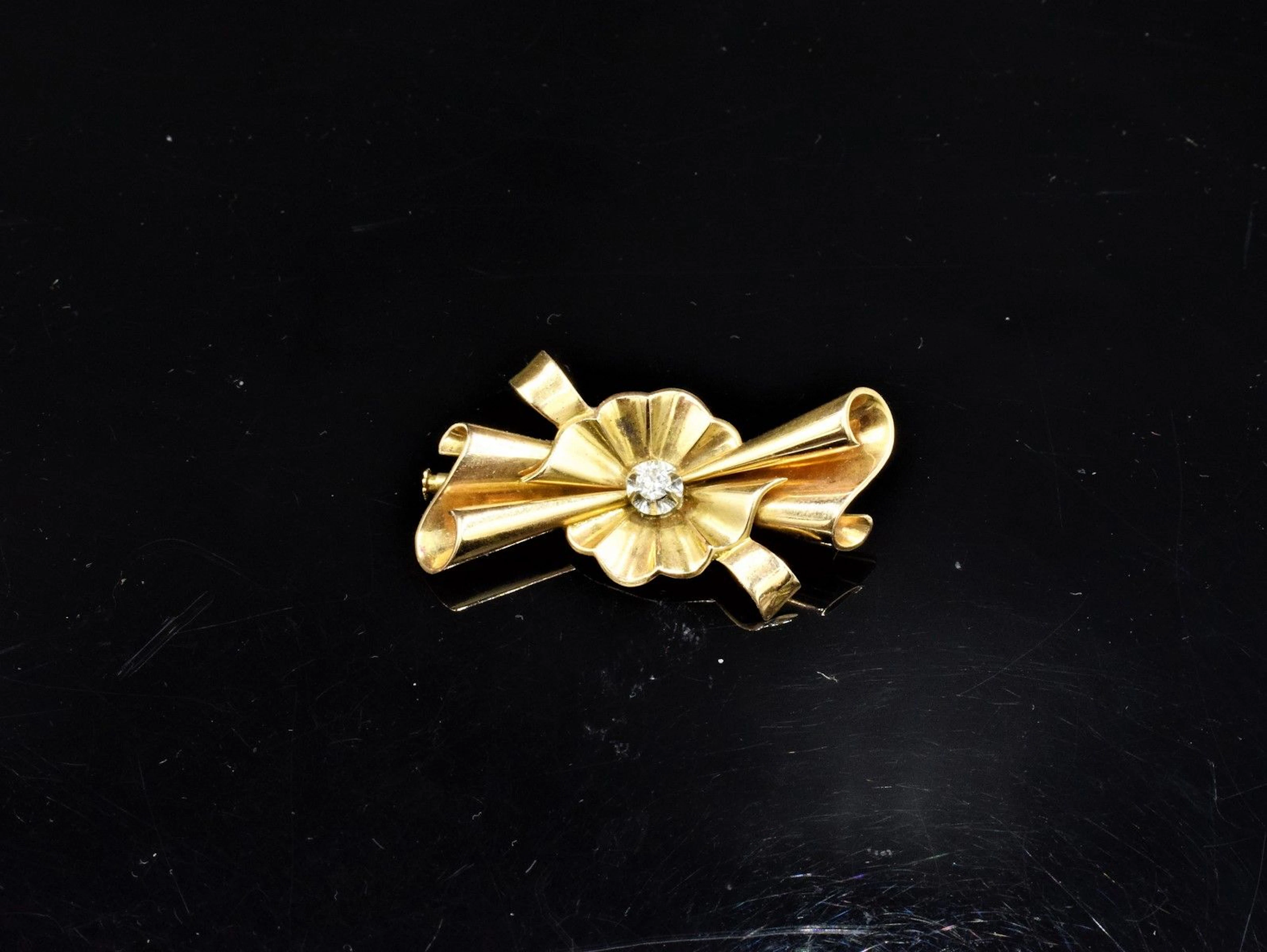 Broche en or jaune 18K (750) et platine à... - Lot 262 - Rossini