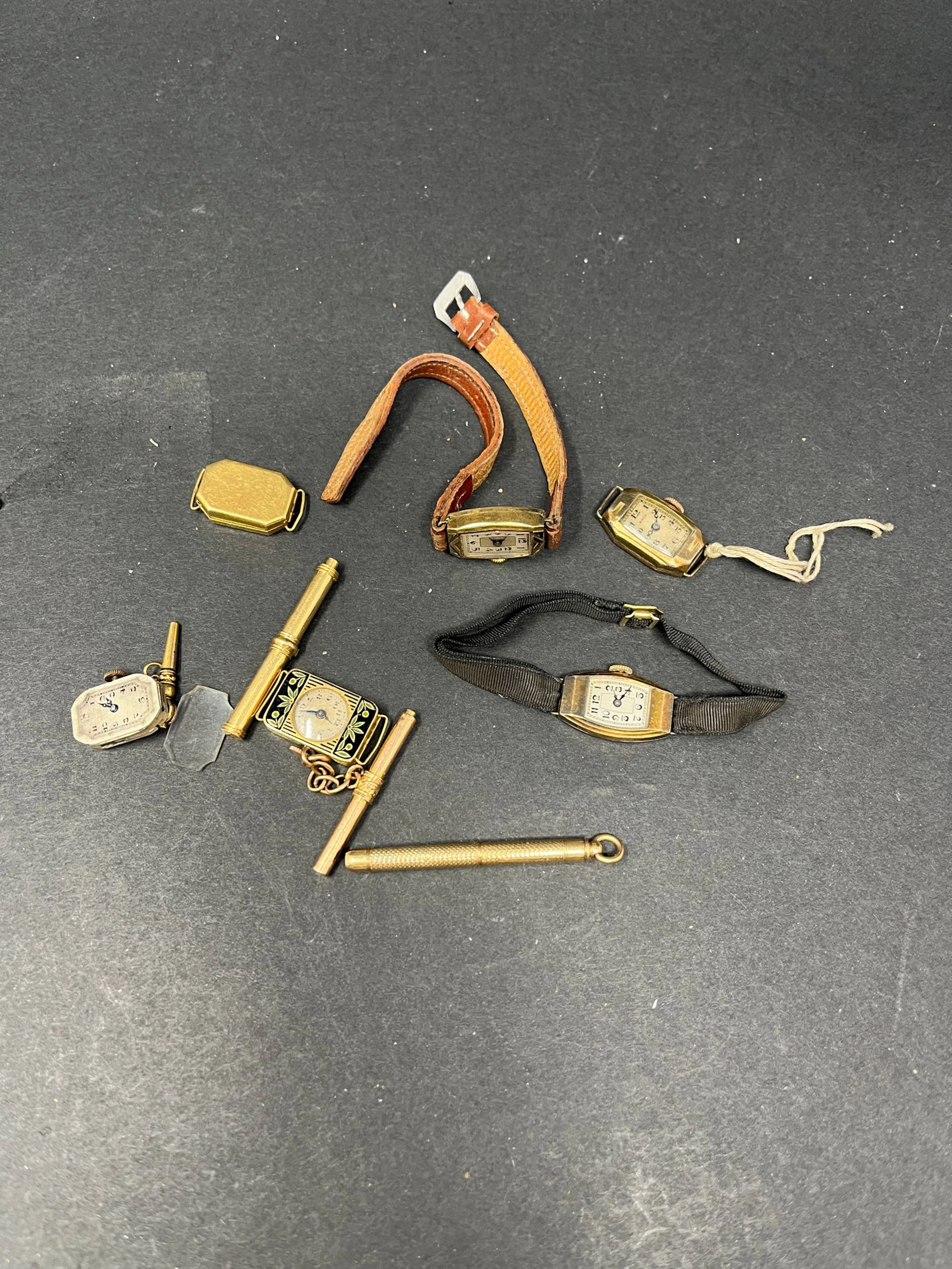 Lot de boitier de montres comprenant : -... - Lot 531 - Rossini