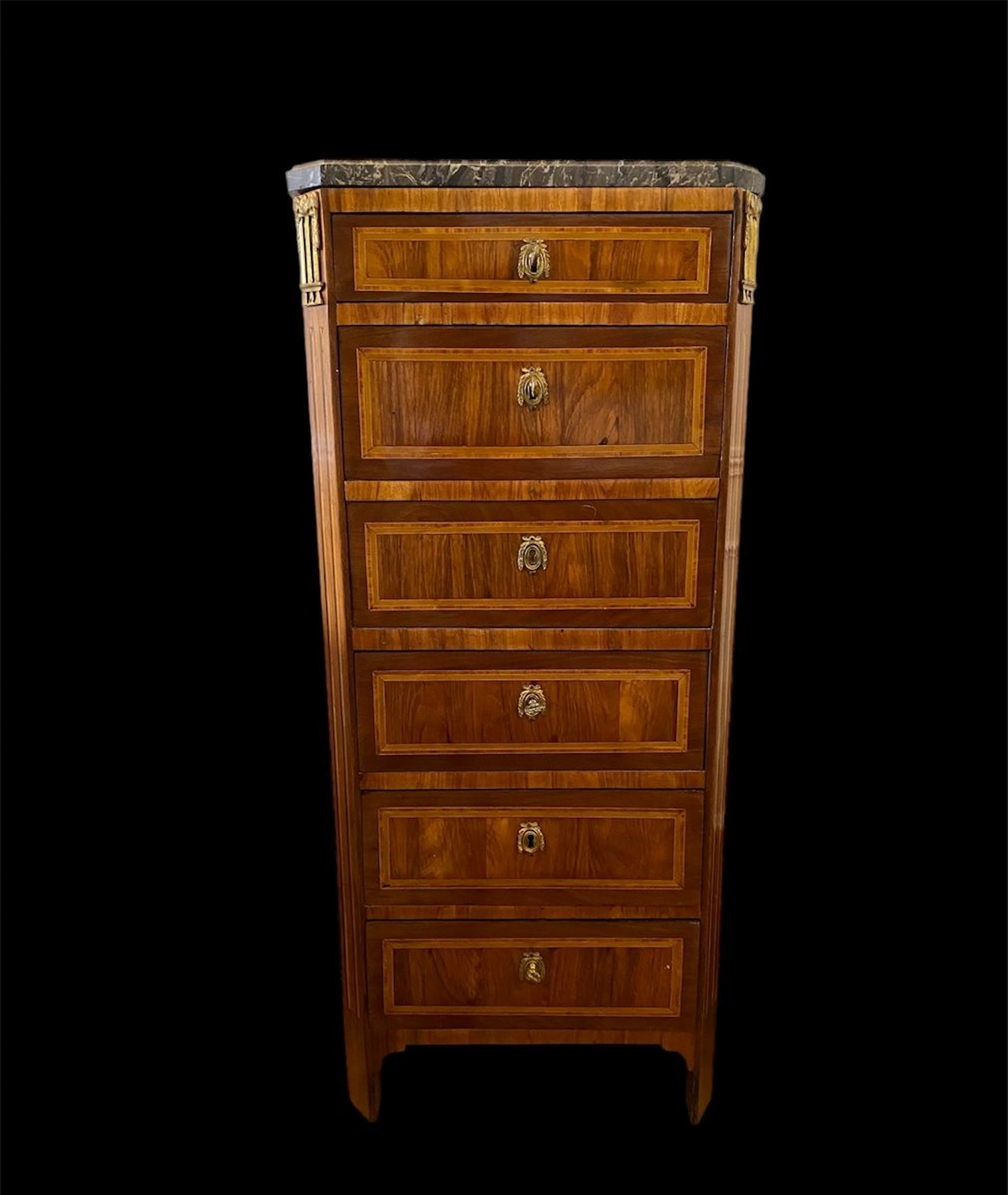 Petit chiffonnier dissimulant un secrétaire... - Lot 220 - Rossini