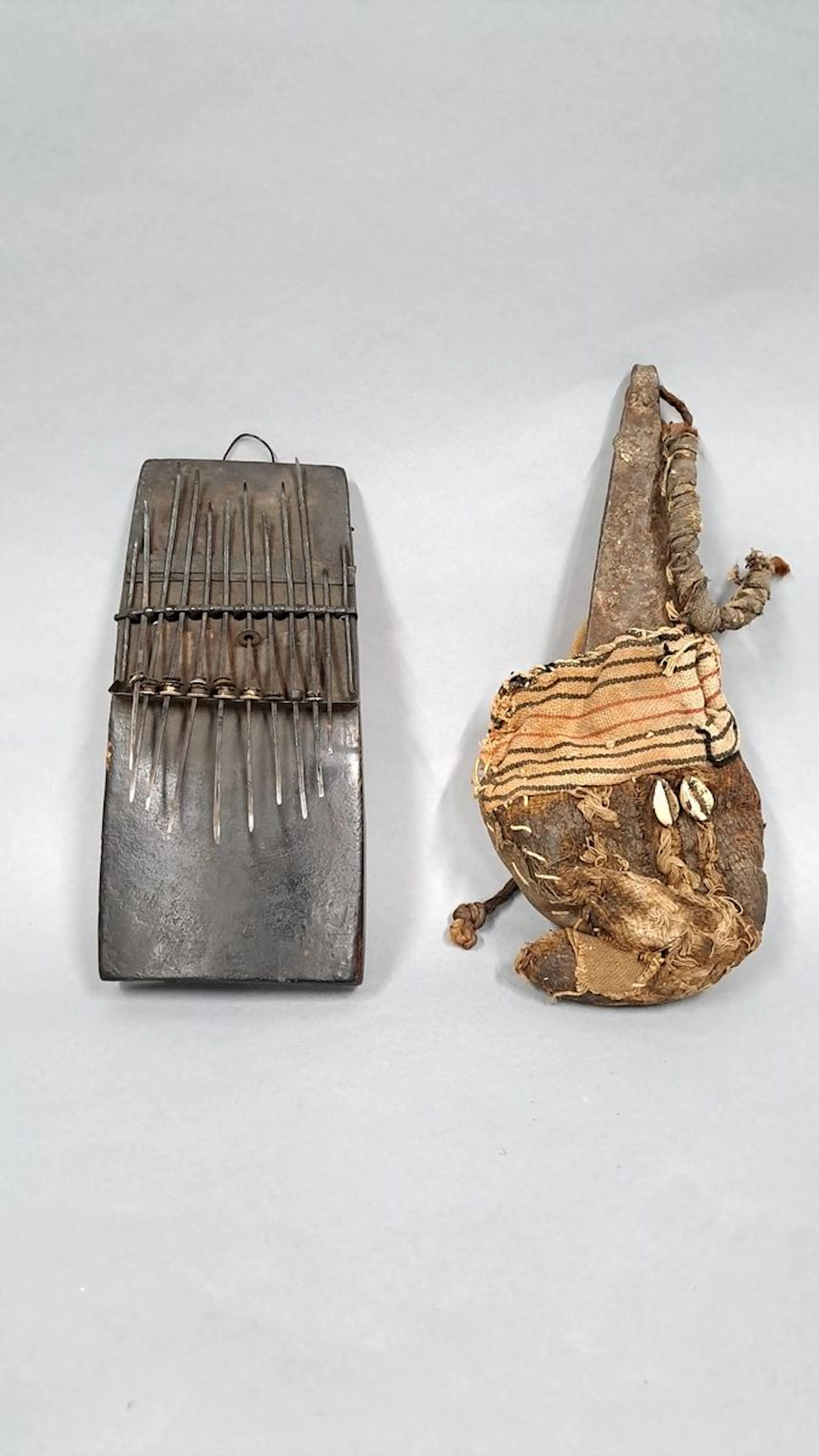 Deux instruments de musique africains : une... - Lot 380 - Rossini