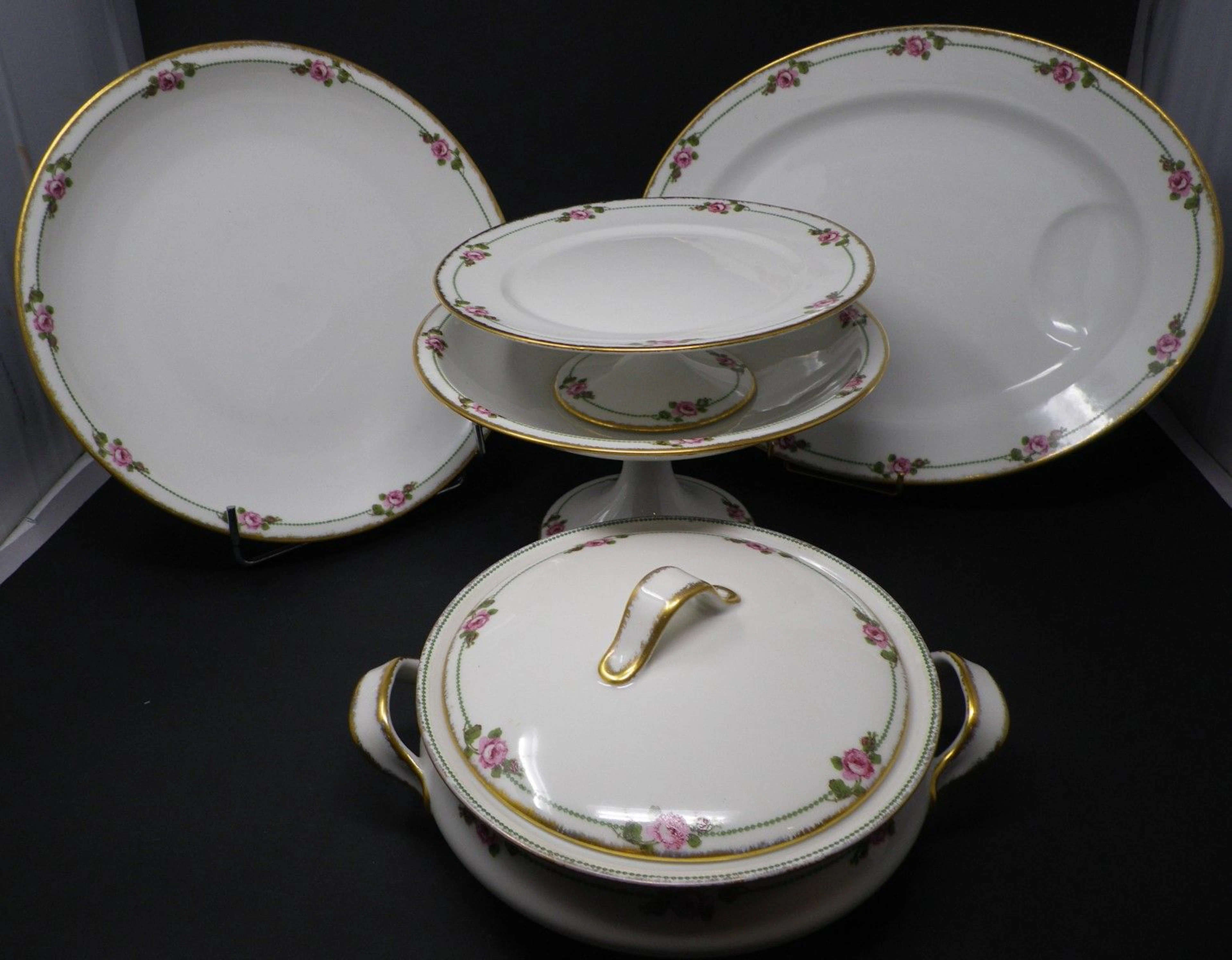 HAVILAND, Limoges Partie de service en porcelaine... - Lot 210 - Rossini