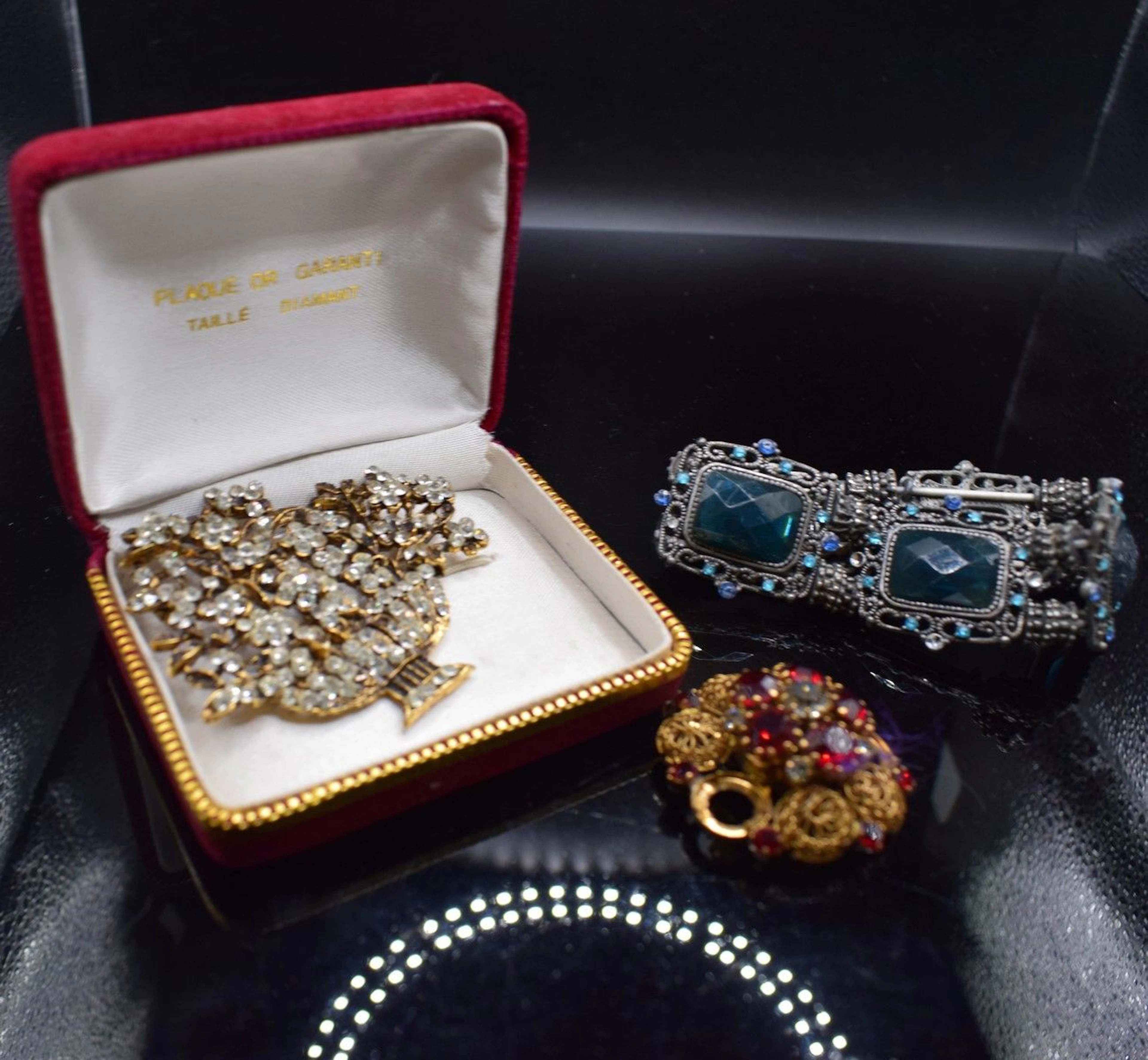 ANONYME Un lot comprenant un bracelet et... - Lot 442 - Rossini