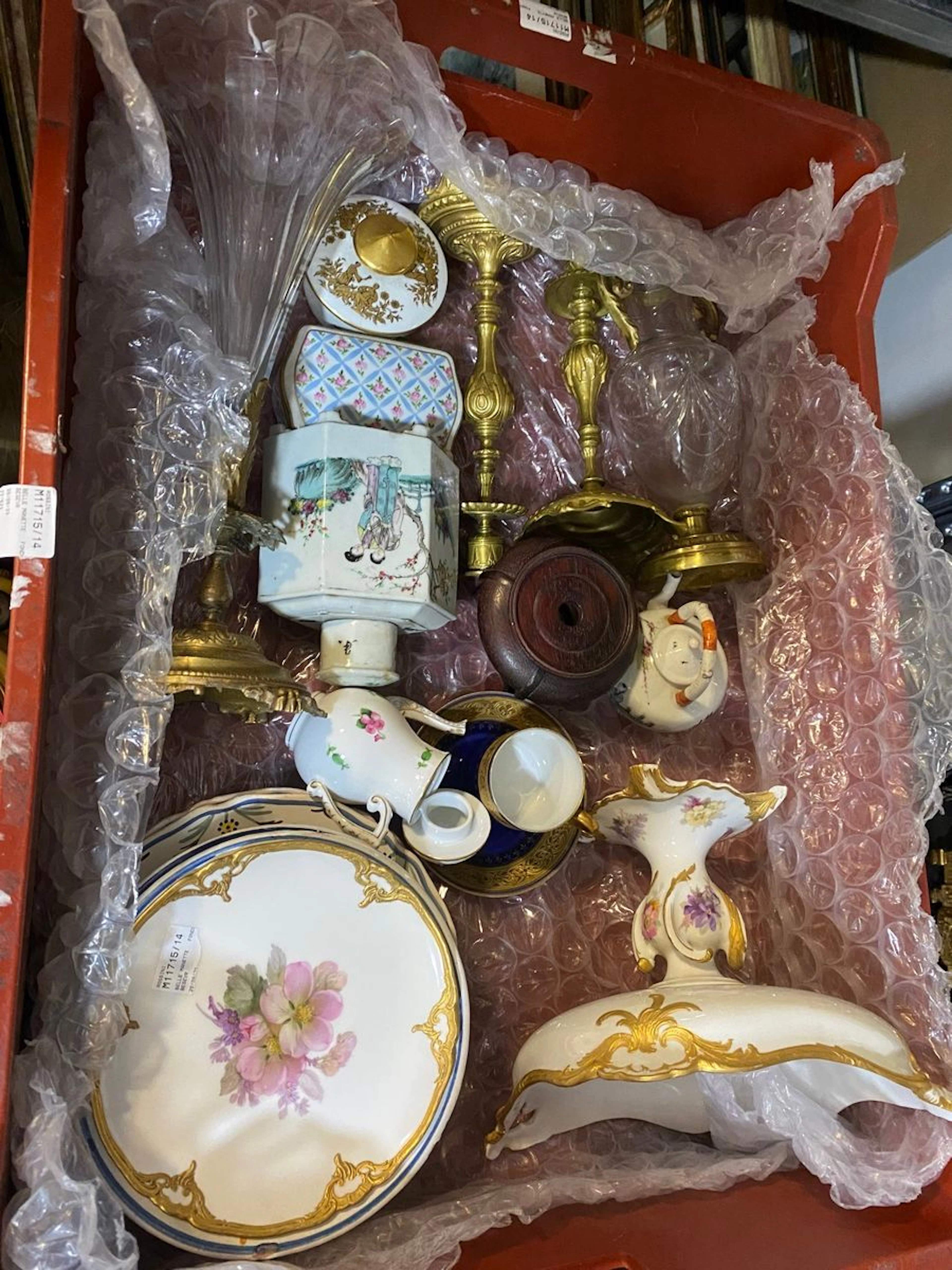 BELLE MANETTE " FONDS DE MAISON " En porcelaine... - Lot 141 - Rossini