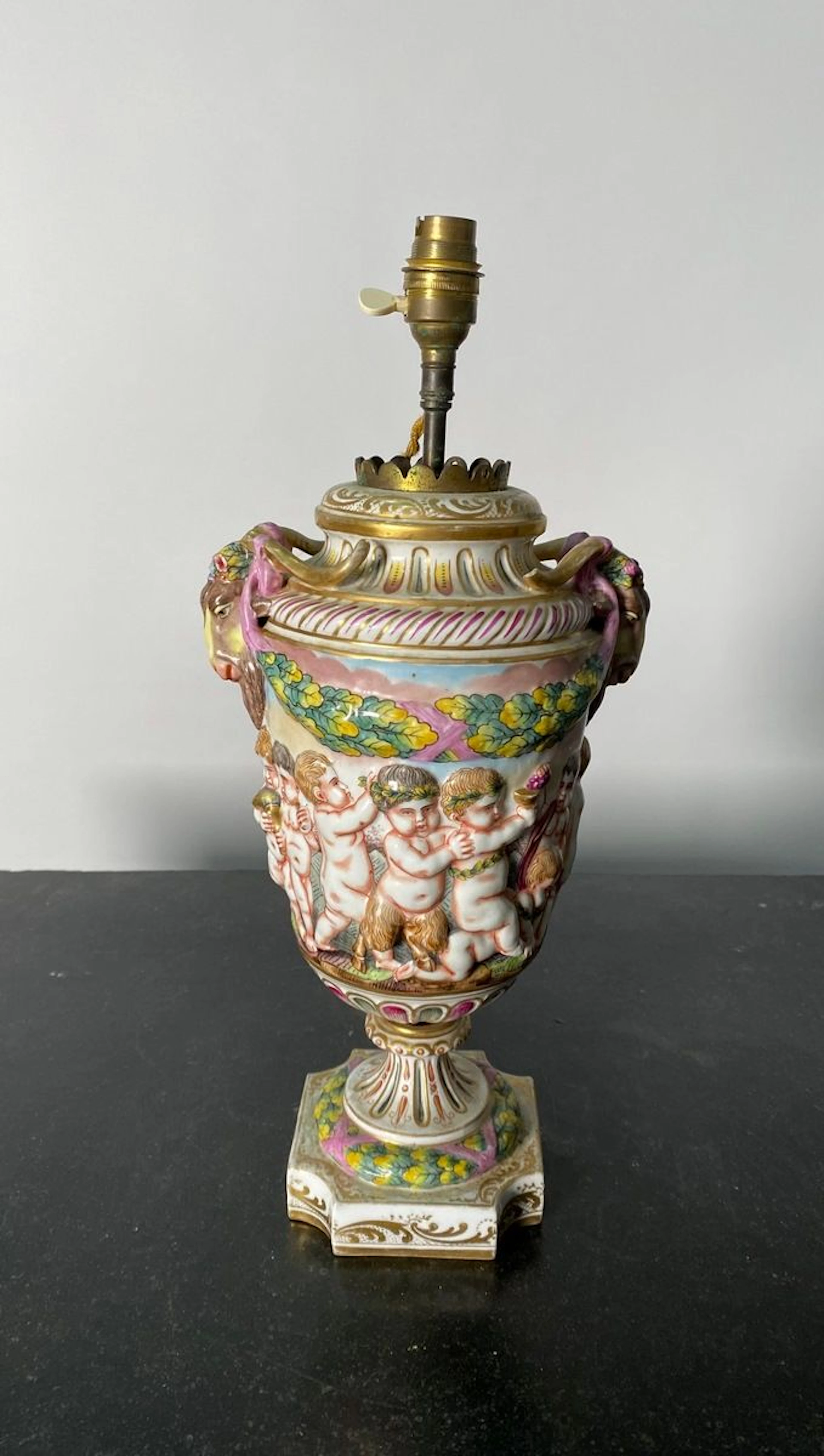 Manufacture de Capodimonte. Lampe en porcelaine... - Lot 172 - Rossini