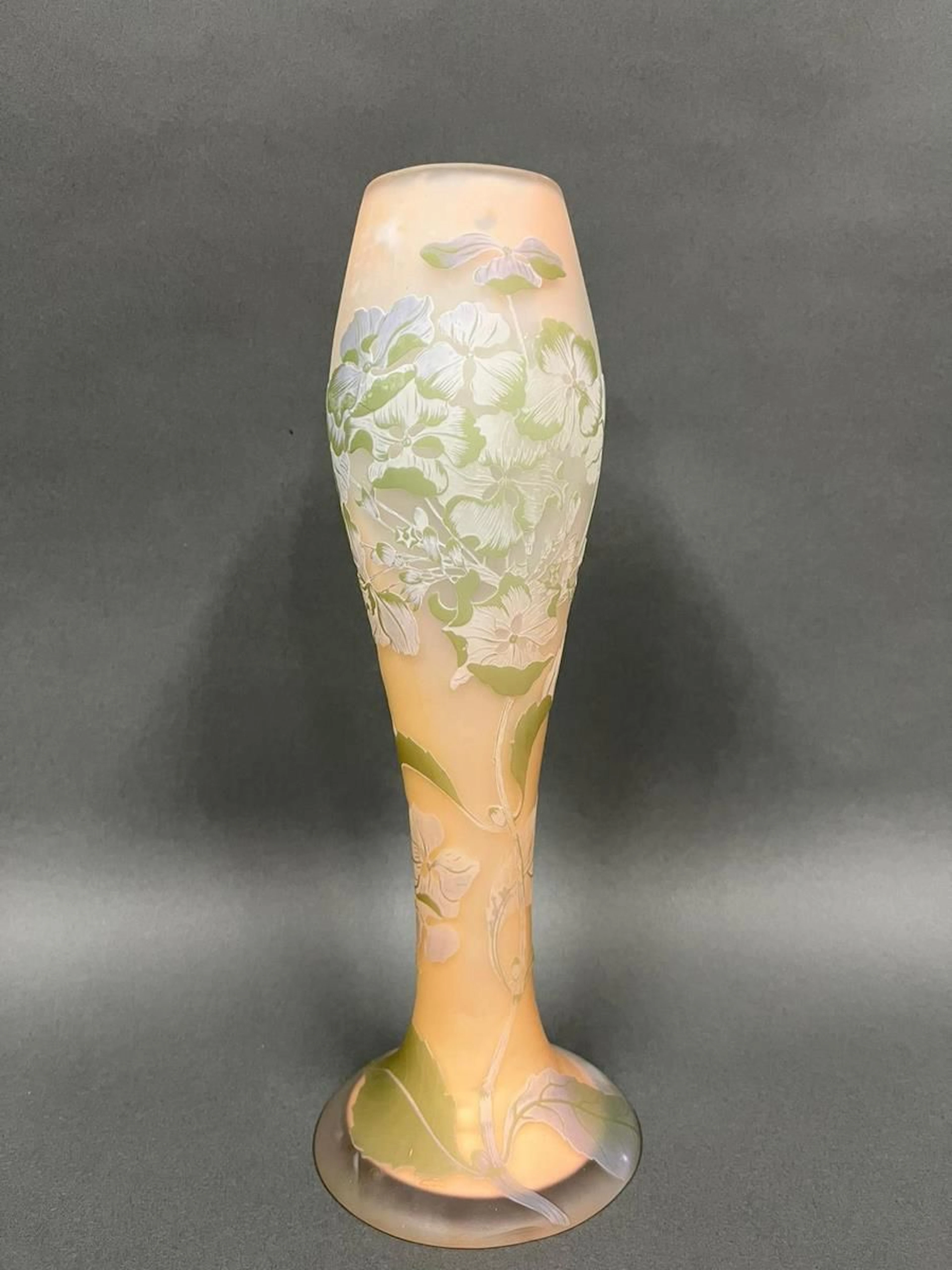 GALLE (Dans le goût de) Vase à à corps ovalisé... - Lot 183 - Rossini