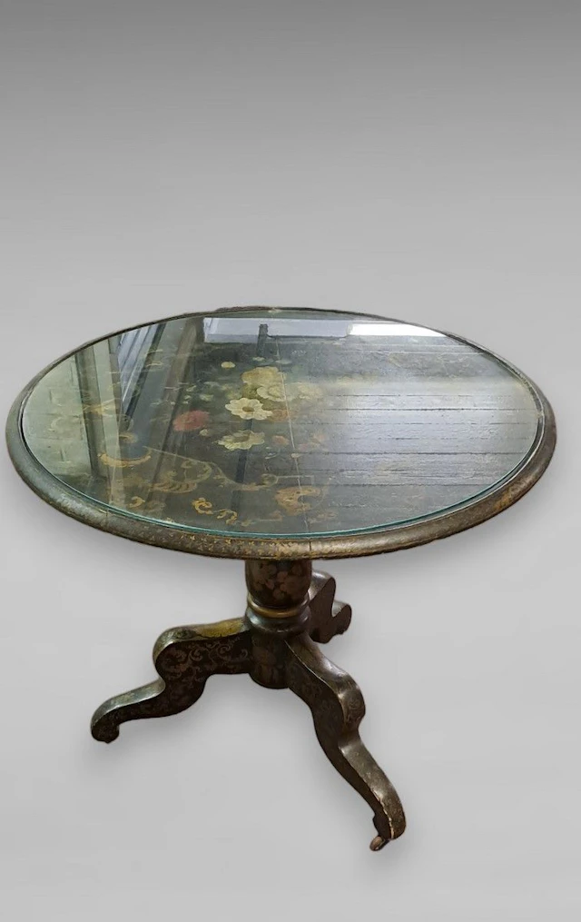 Guéridon circulaire en bois laqué noir à... - Lot 289 - Rossini