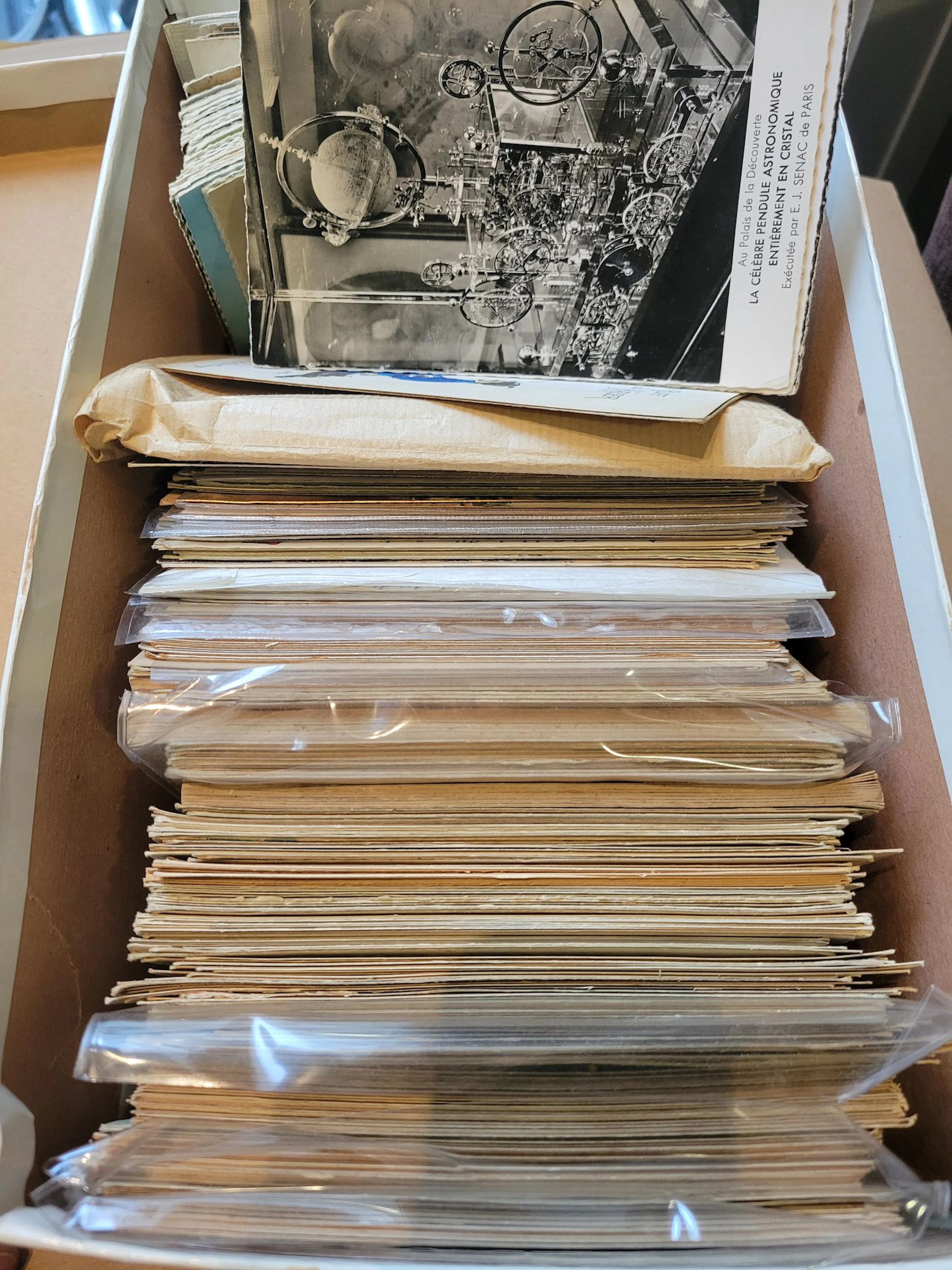 Un vrac en diverses boîtes de cartes postales... - Lot 318 - Rossini