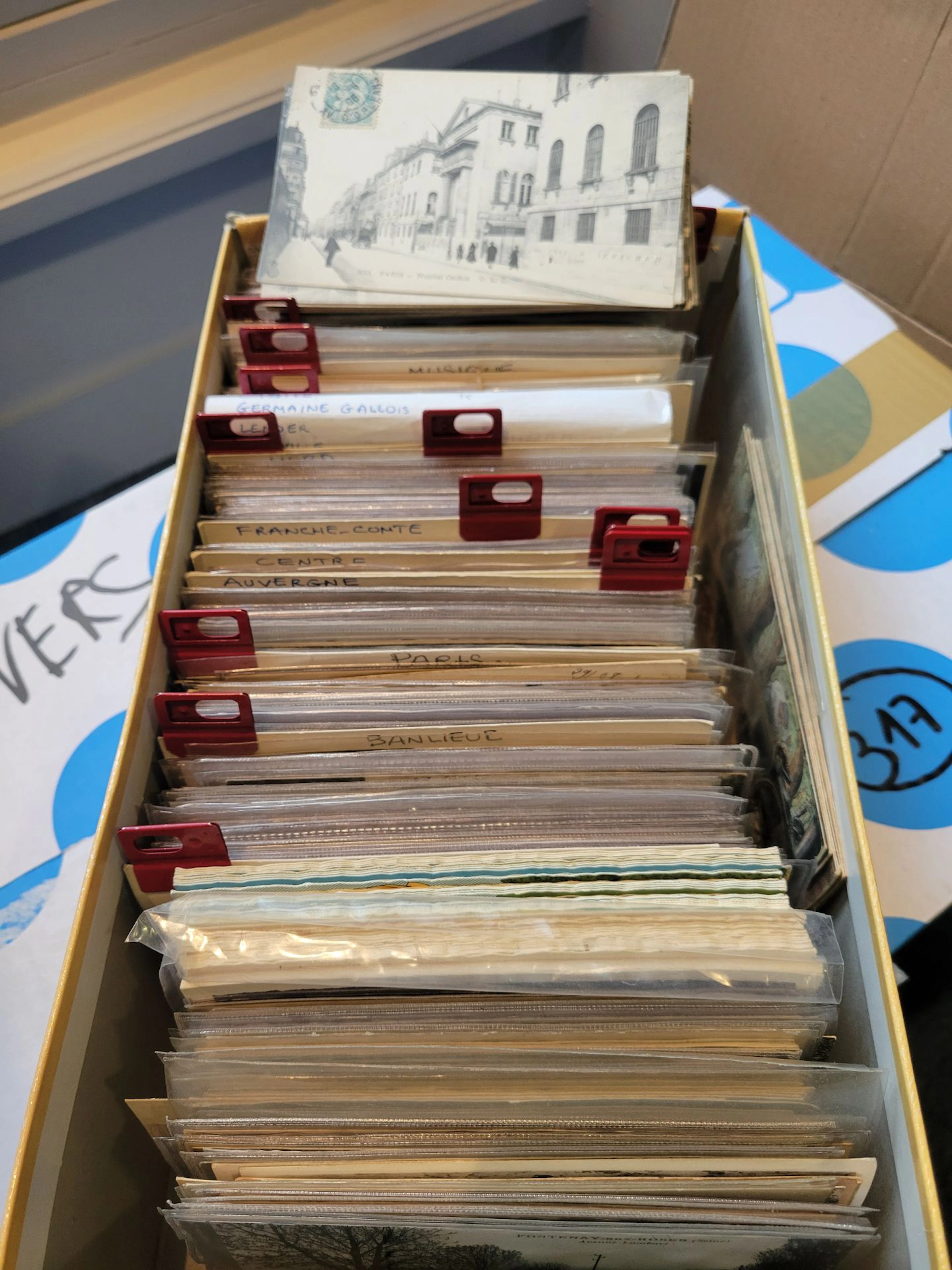 Une boîte et un album de cartes postales... - Lot 322 - Rossini
