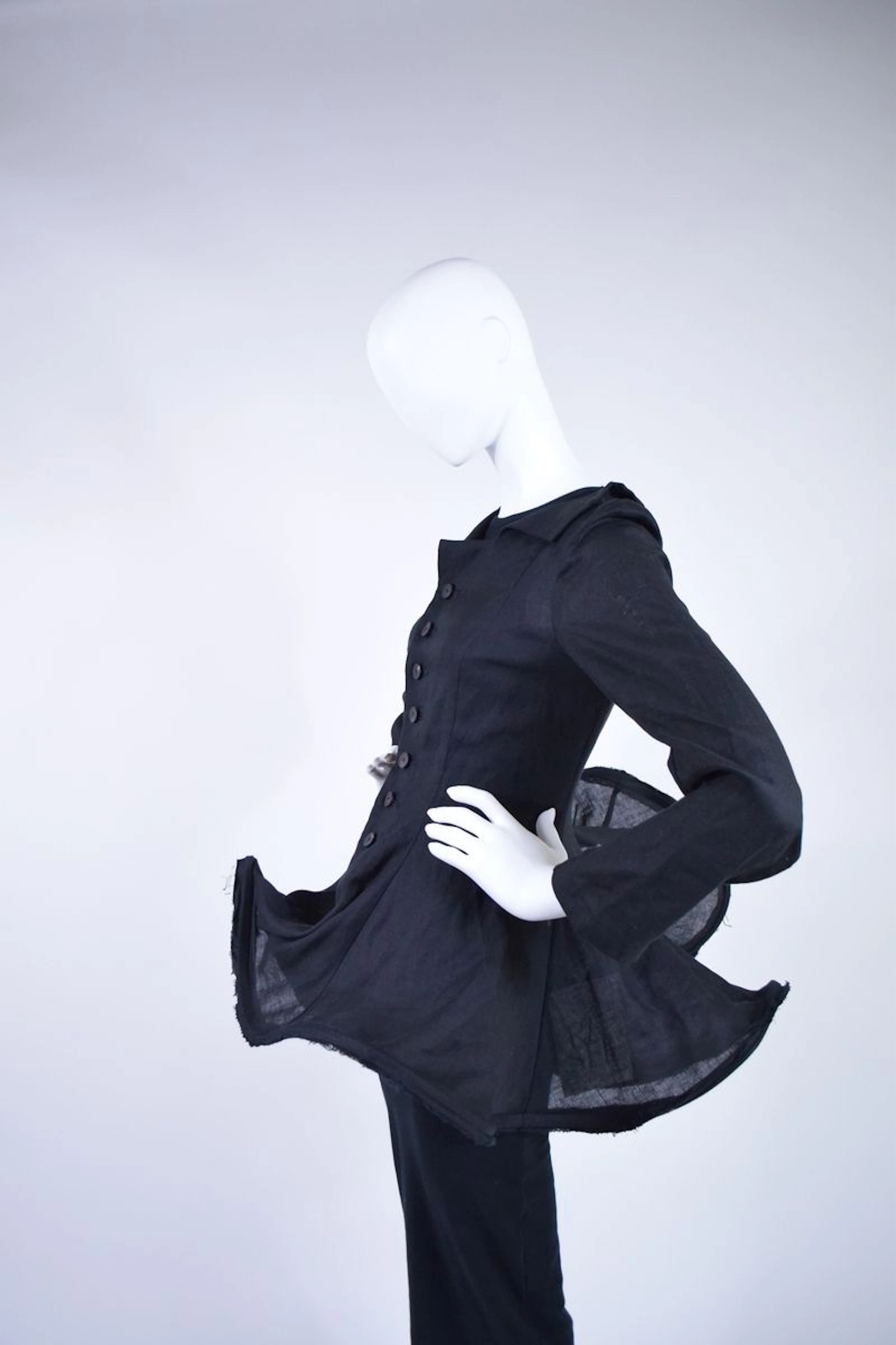 YOHJI YAMAMOTO Impressionnant chemisier... - Lot 485 - Rossini