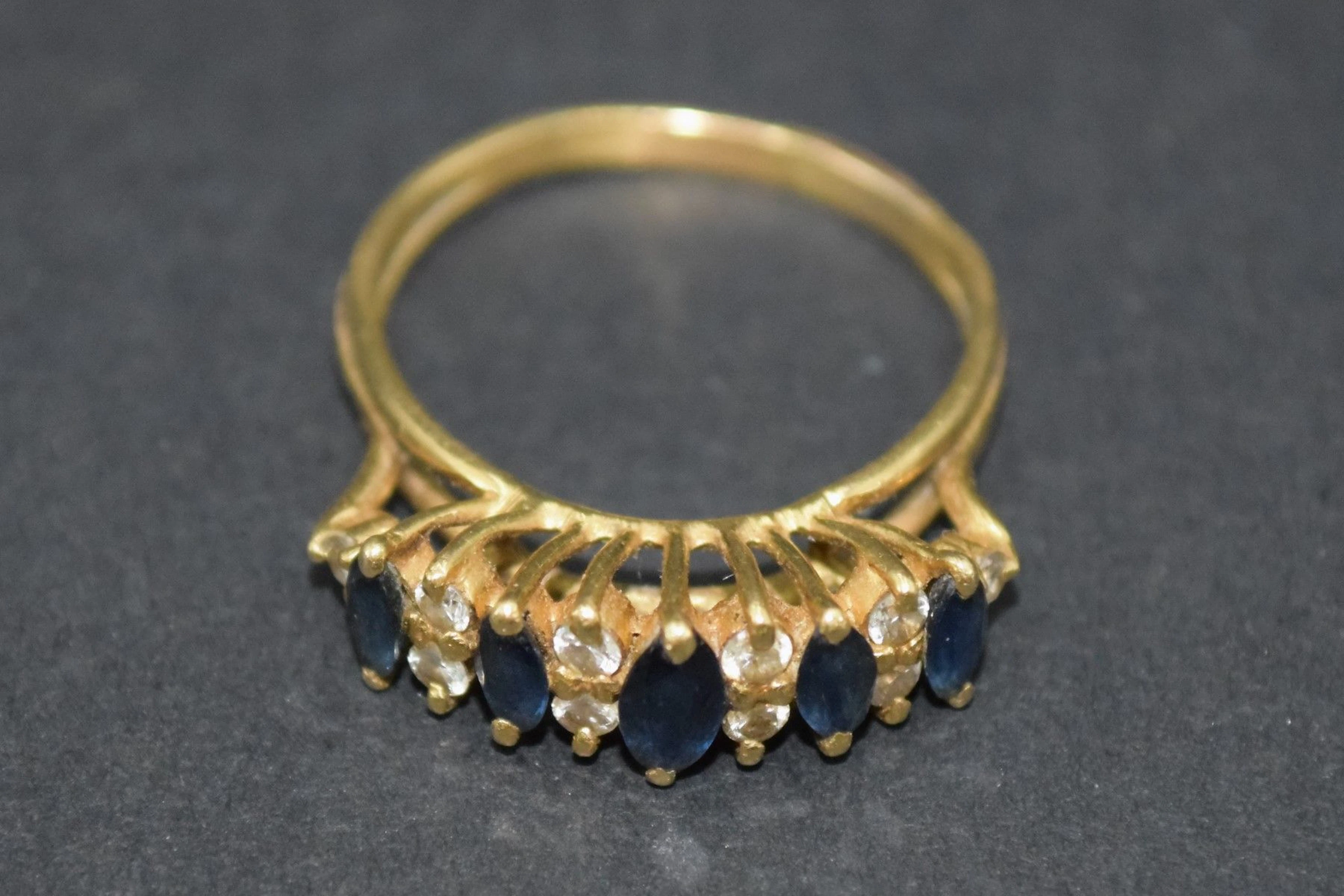 Demi-alliance américaine en or jaune 18K... - Lot 634 - Rossini