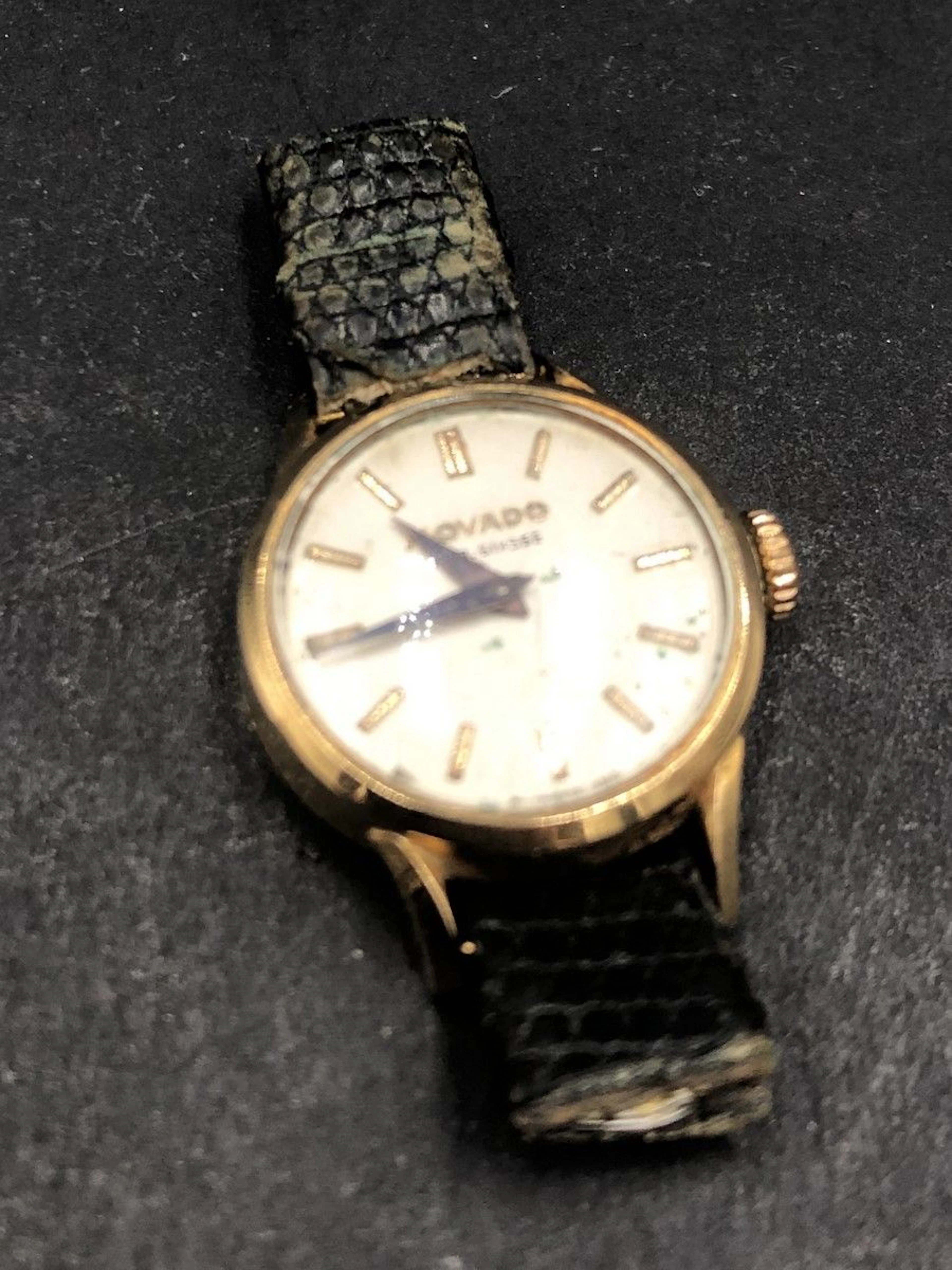 MOVADO Boîte de montre bracelet de dame,... - Lot 927 - Rossini