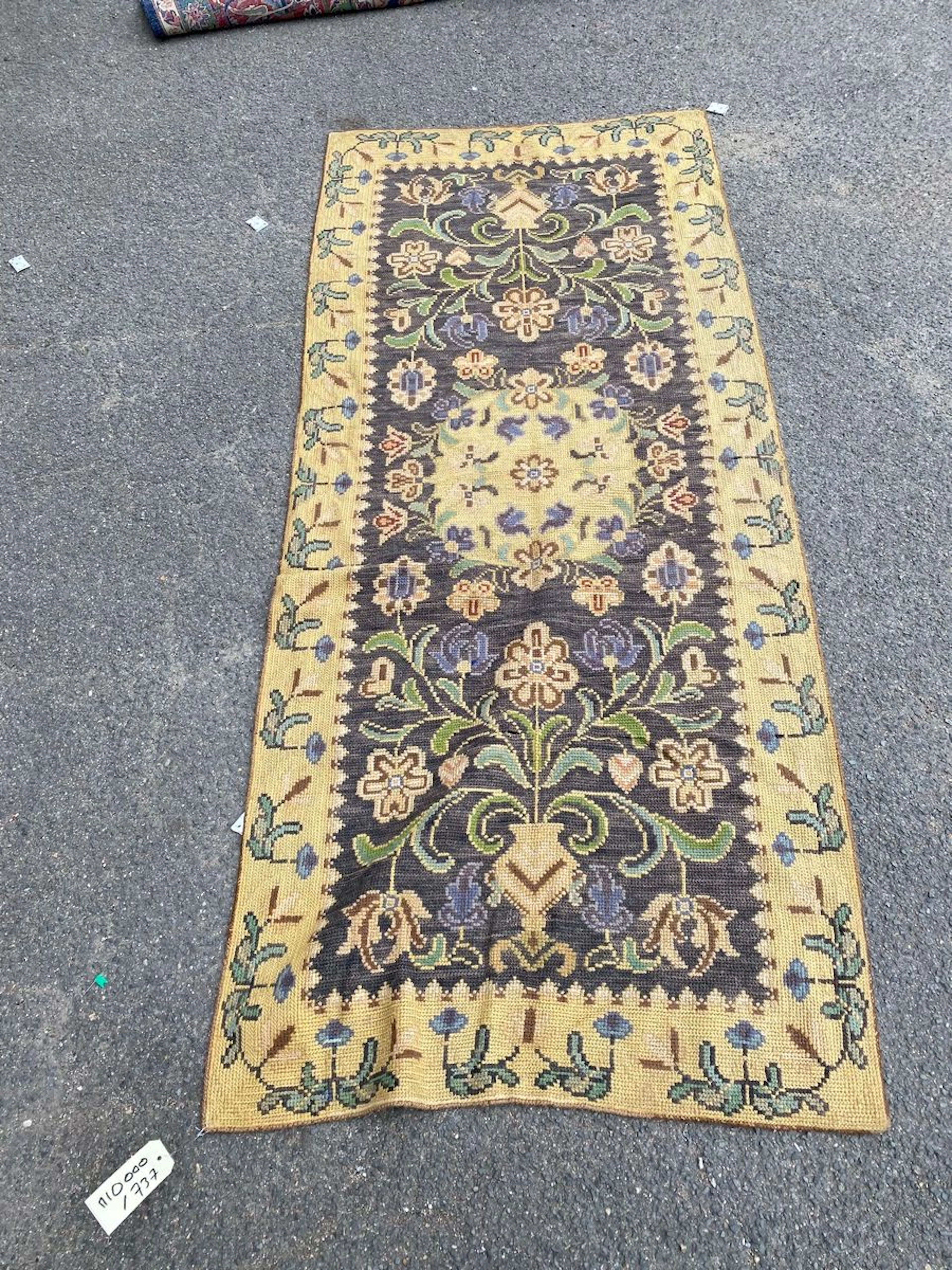 Tapis Portuguais Vers 1940 Travail au crochet... - Lot 683 - Rossini
