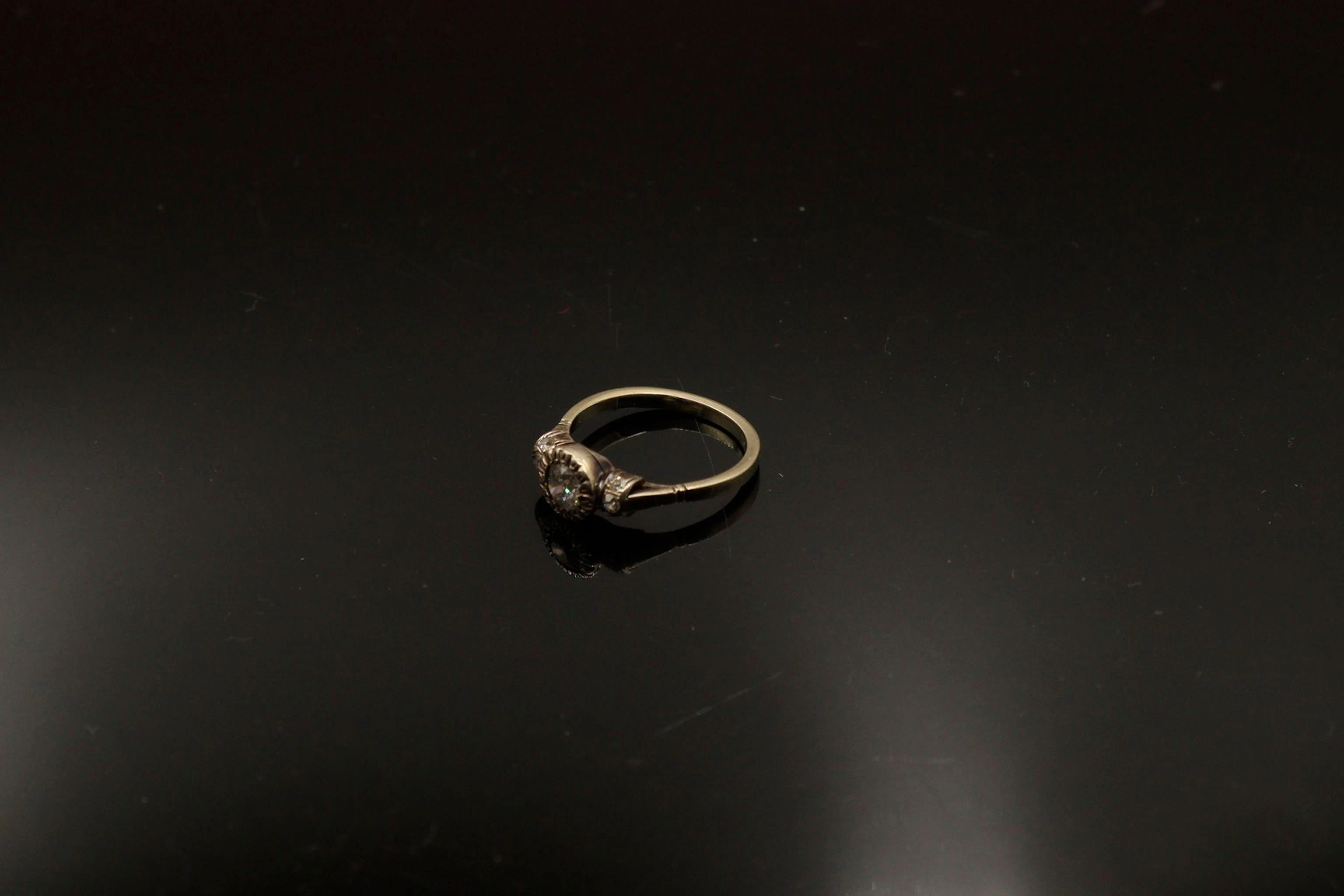 Bague en or gris 18K (750) ornée d'un diamant... - Lot 75 - Rossini
