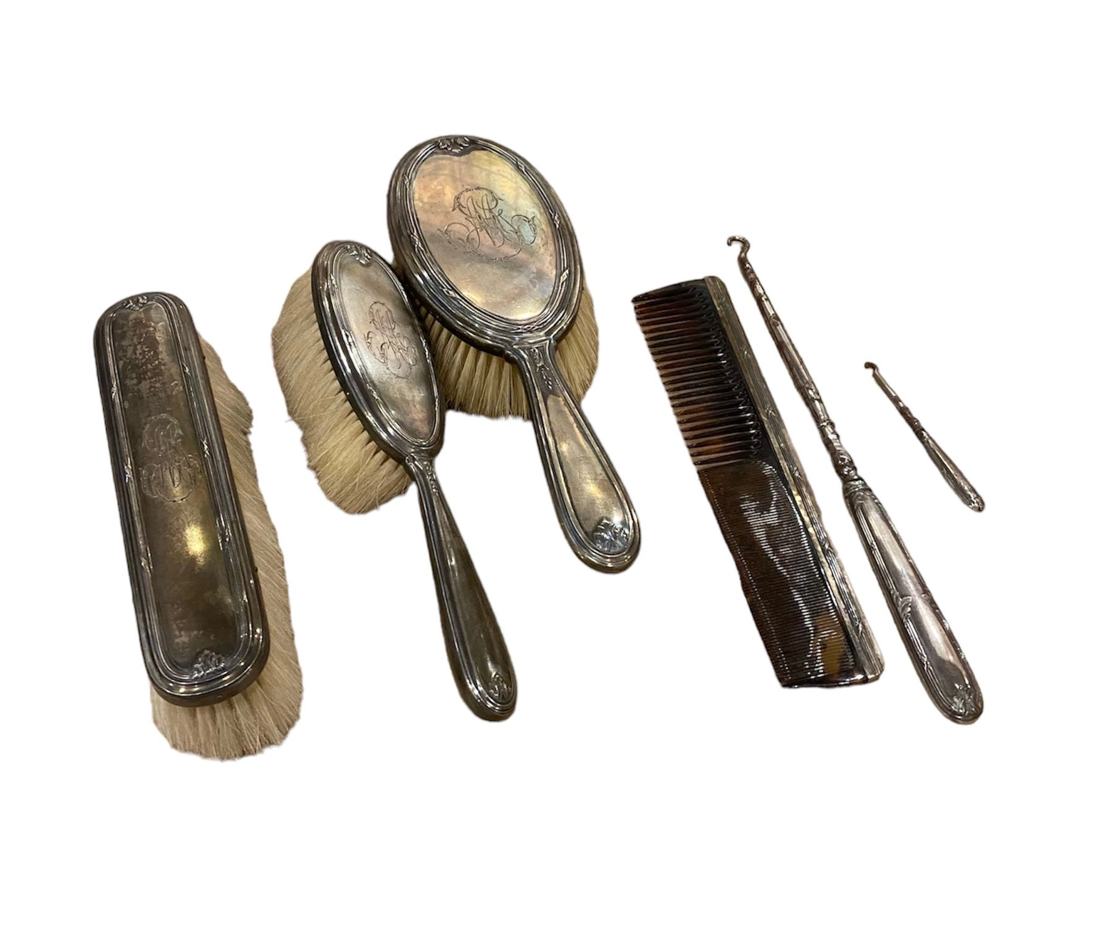 Garniture de coiffeuse en argent fouré (950)... - Lot 402 - Rossini