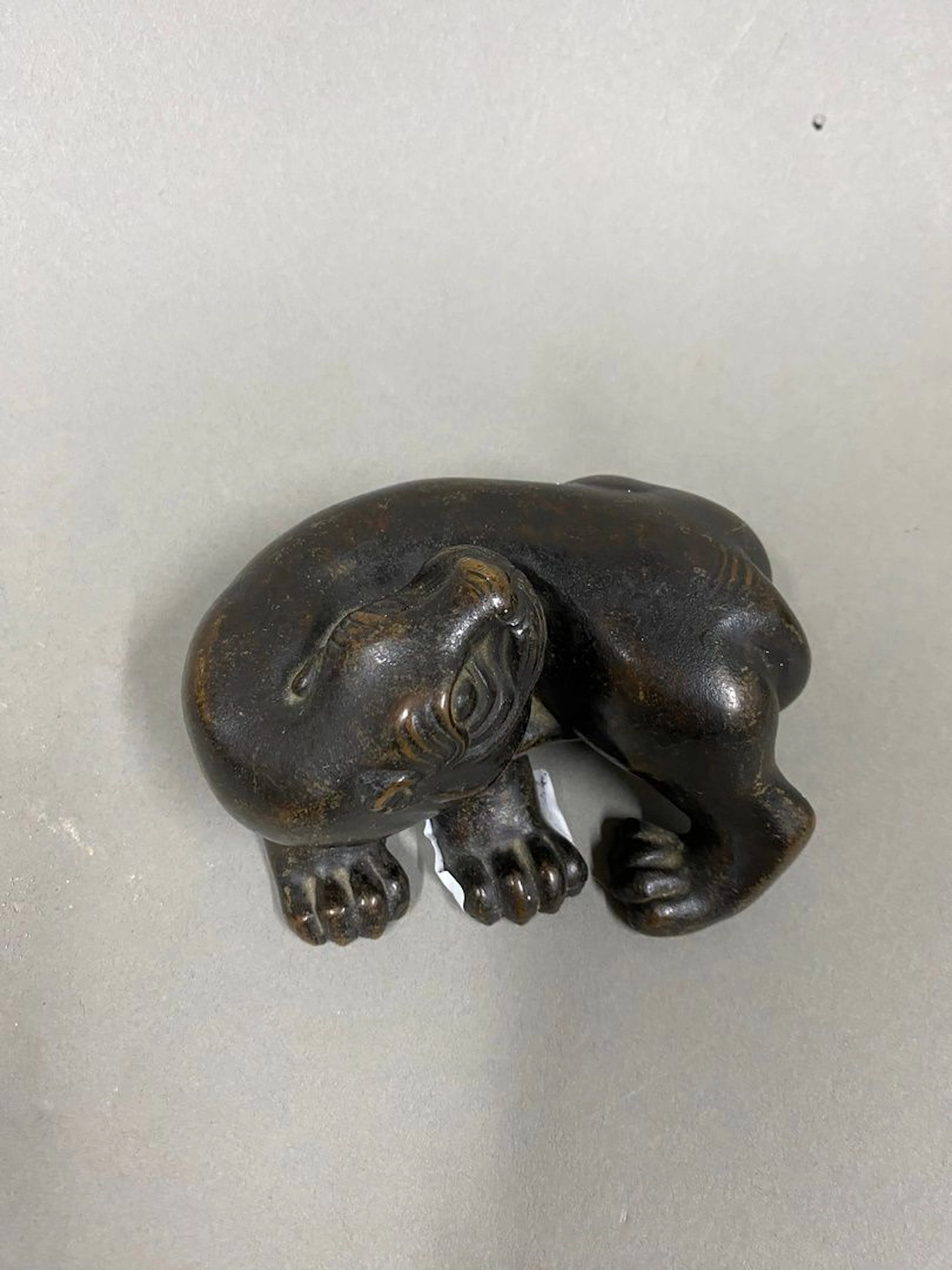 ASIE MODERNE Tigre couché Bronze à patine... - Lot 447 - Rossini