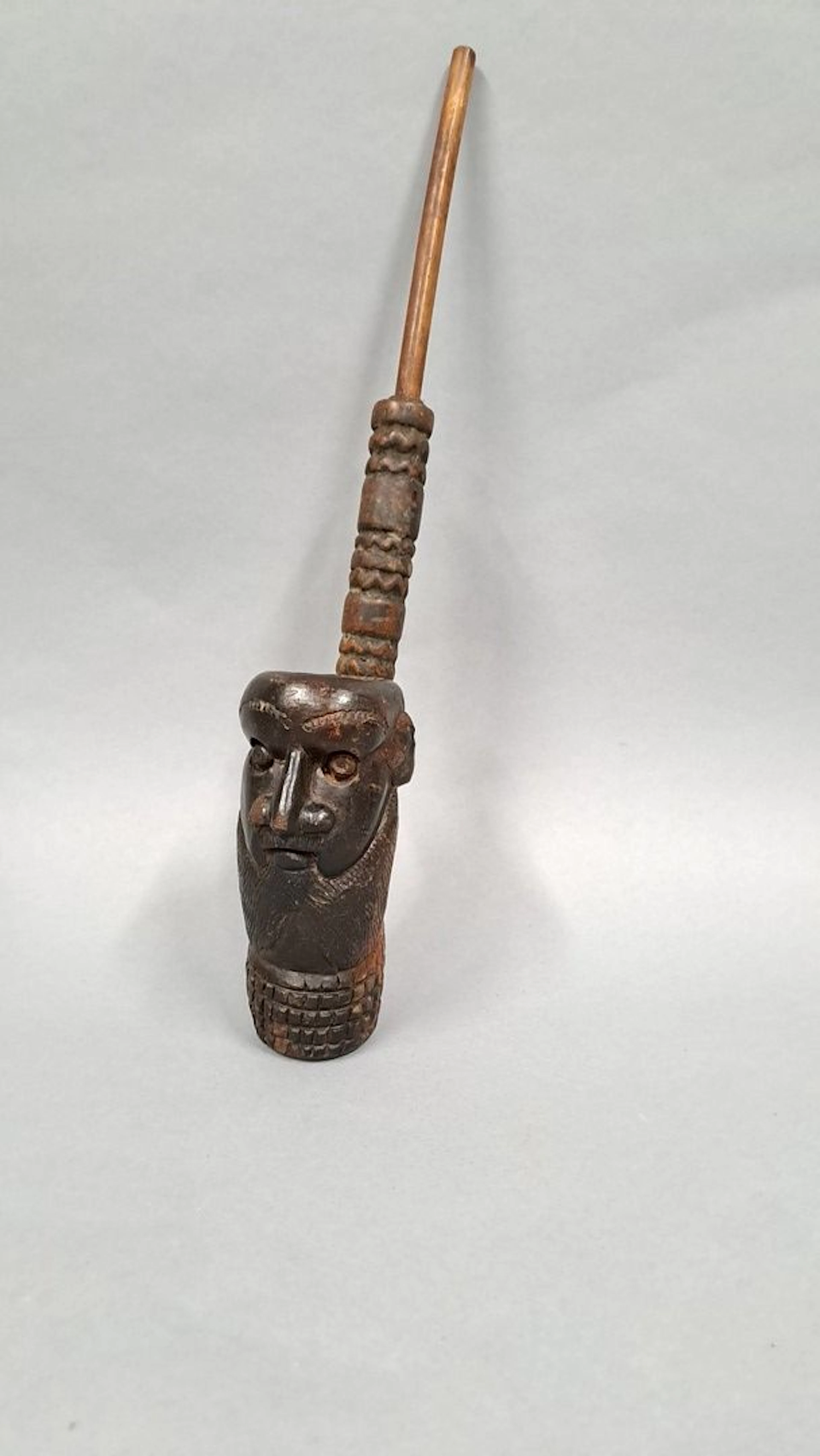 Pipe en terre cuite BAMILEKE du CAMROUN à... - Lot 589 - Rossini