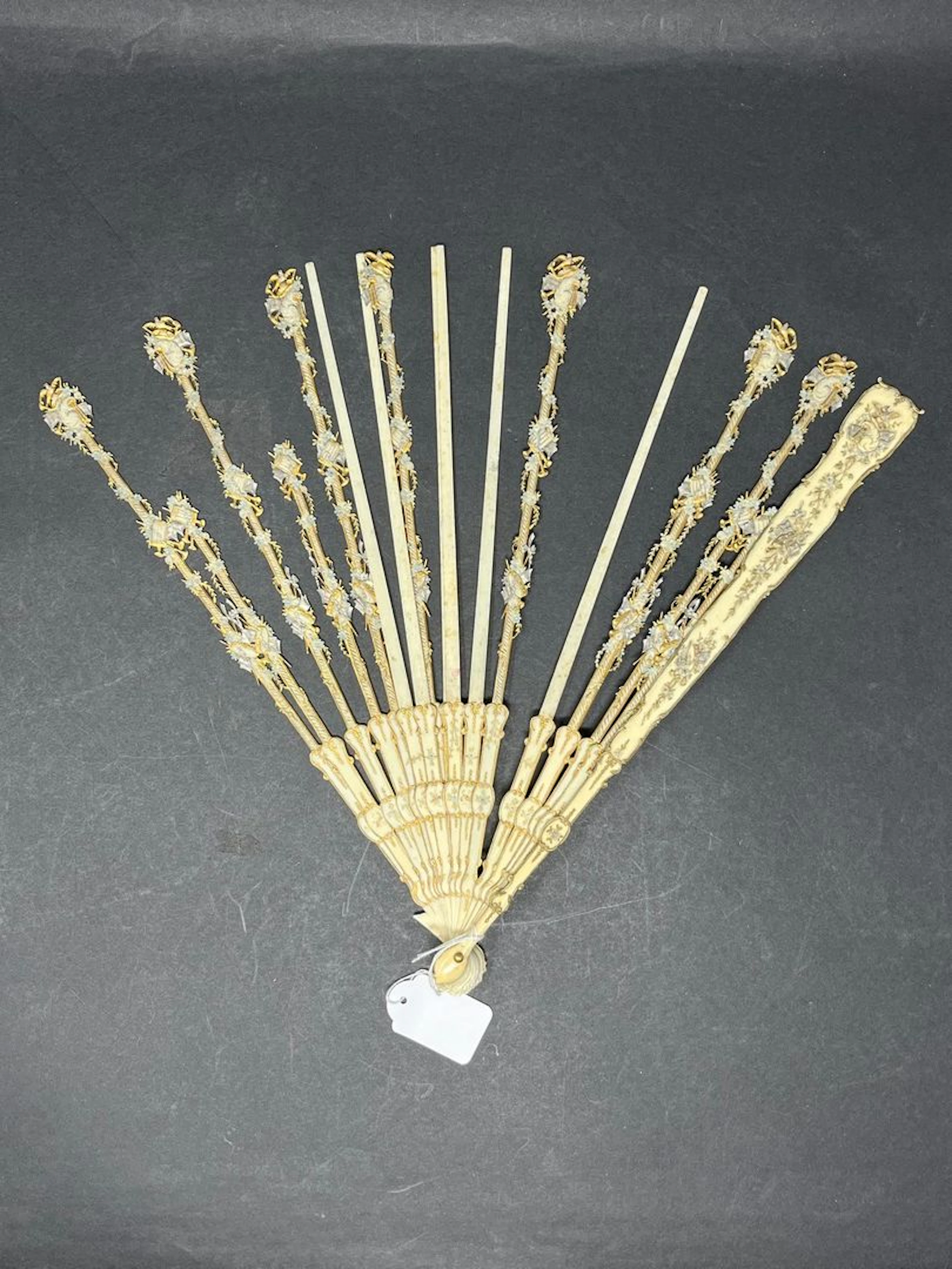 Six montures d'éventails en os, France, vers... - Lot 648 - Rossini