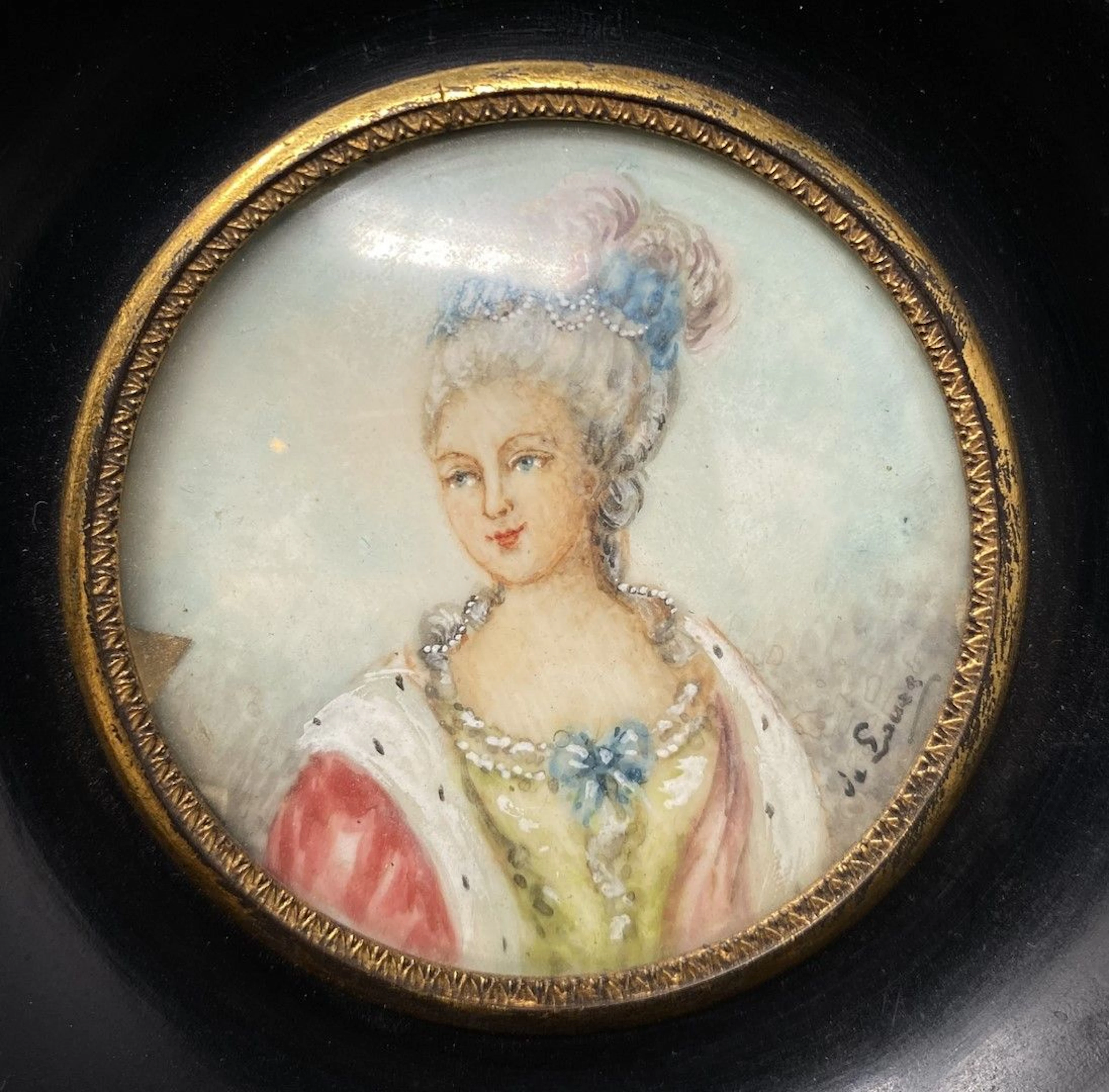 Miniature ronde figurant une femme à la perruque... - Lot 655 - Rossini