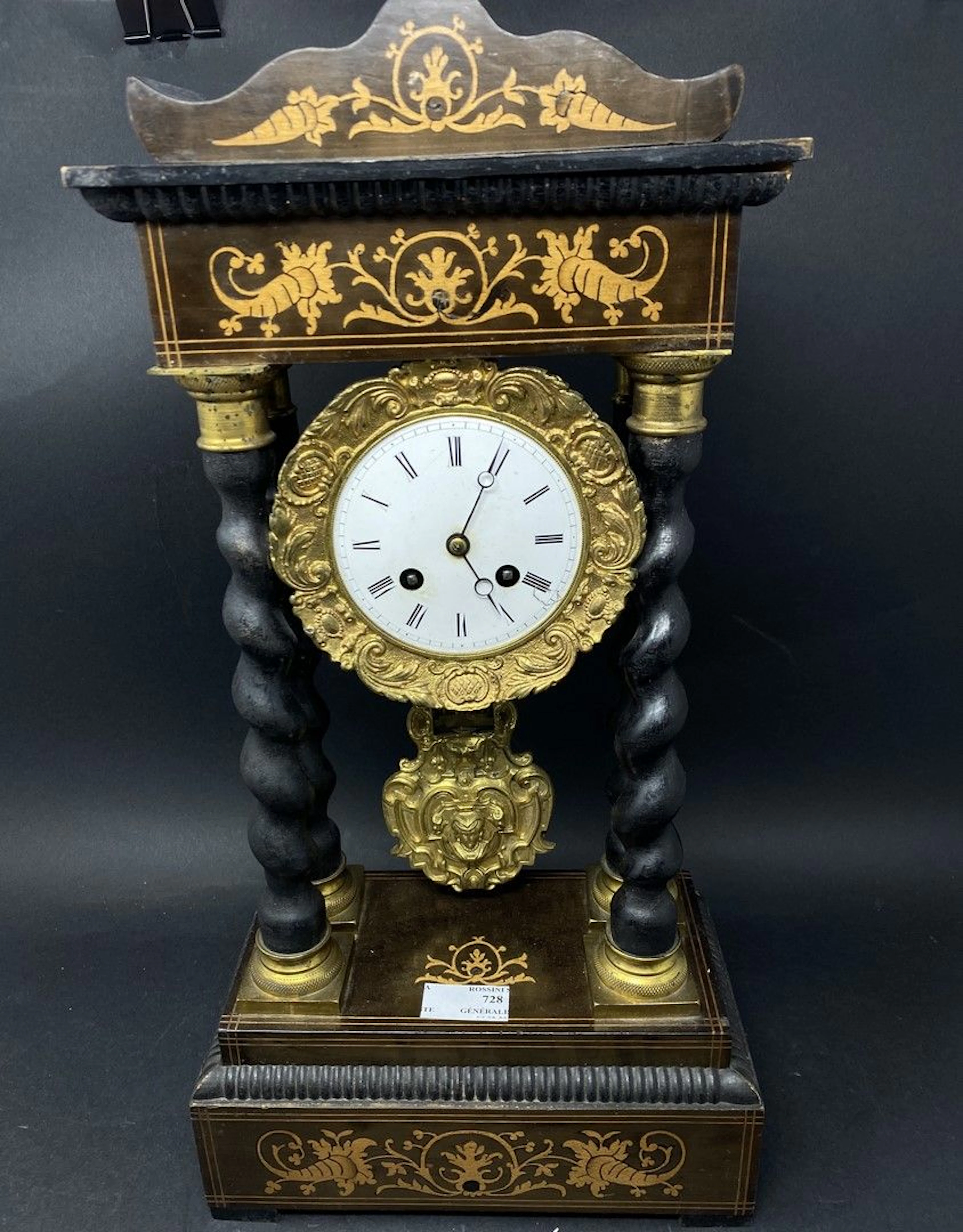 Pendule portique en bois à motifs floraux... - Lot 728 - Rossini