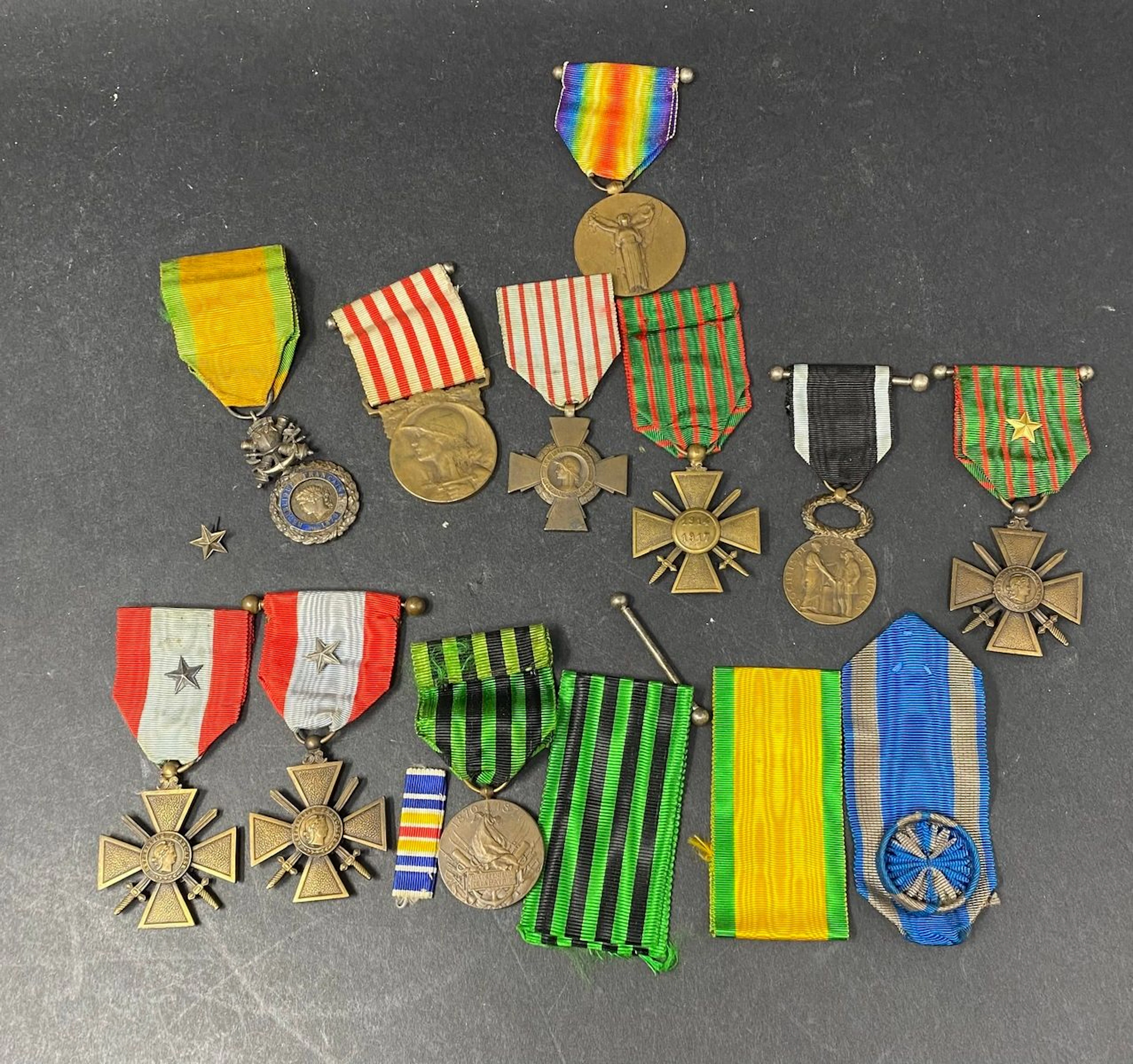 Ensemble de médailles militaires : - deux... - Lot 76 - Rossini