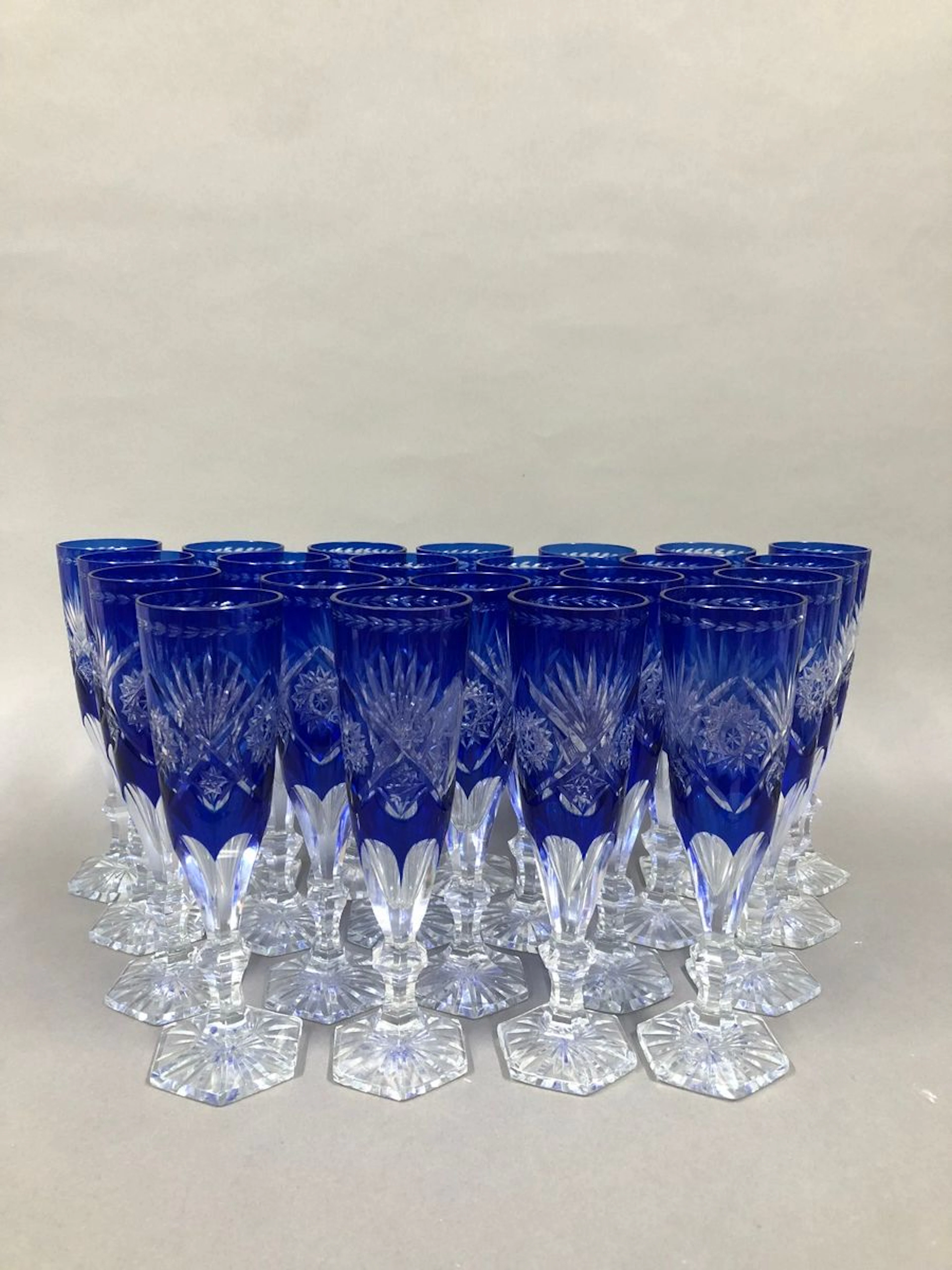 Service composé de 22 flûtes à champagne... - Lot 240 - Rossini