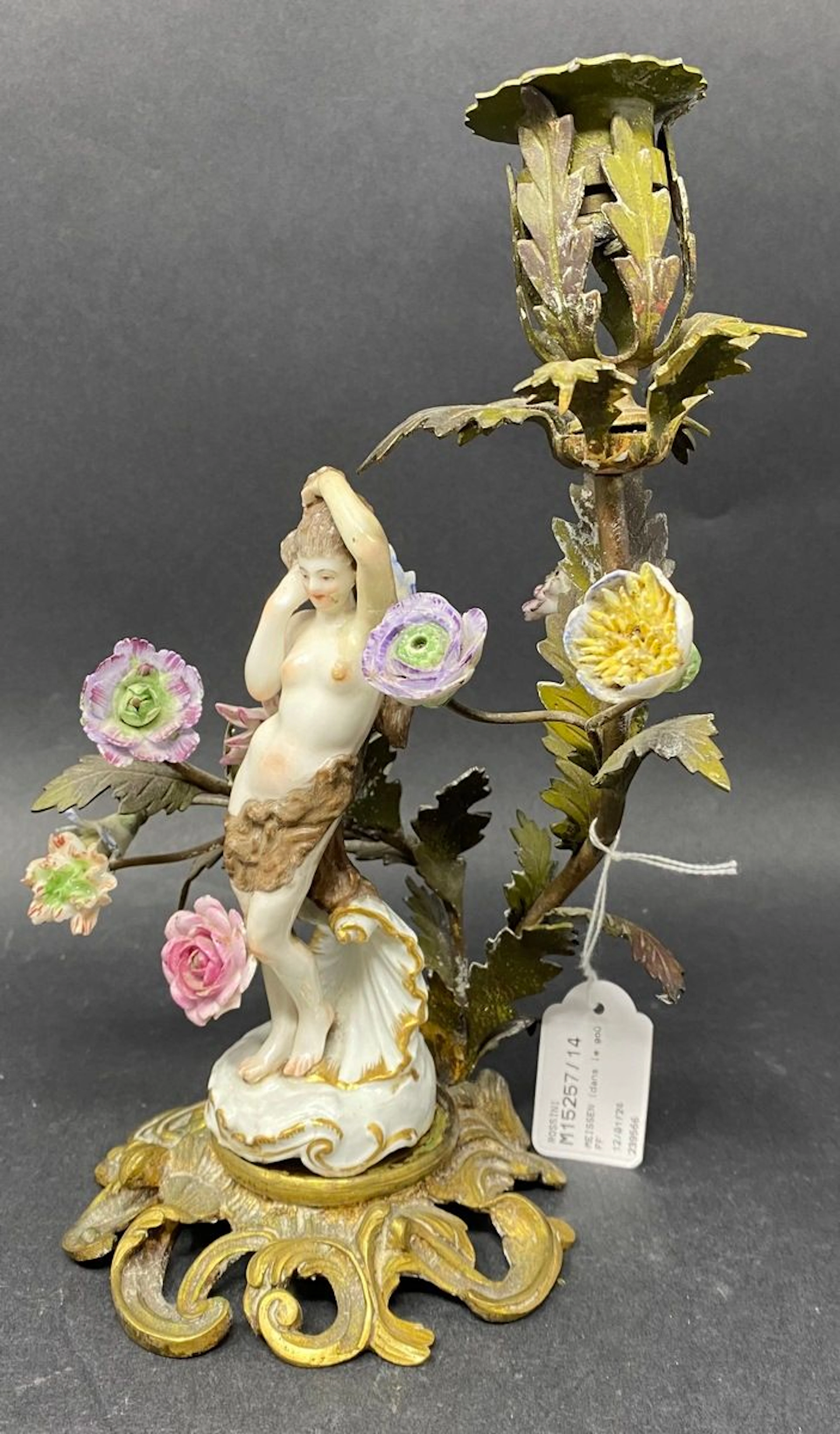 MEISSEN (dans le goût de) Bougeoir à un bras... - Lot 346 - Rossini