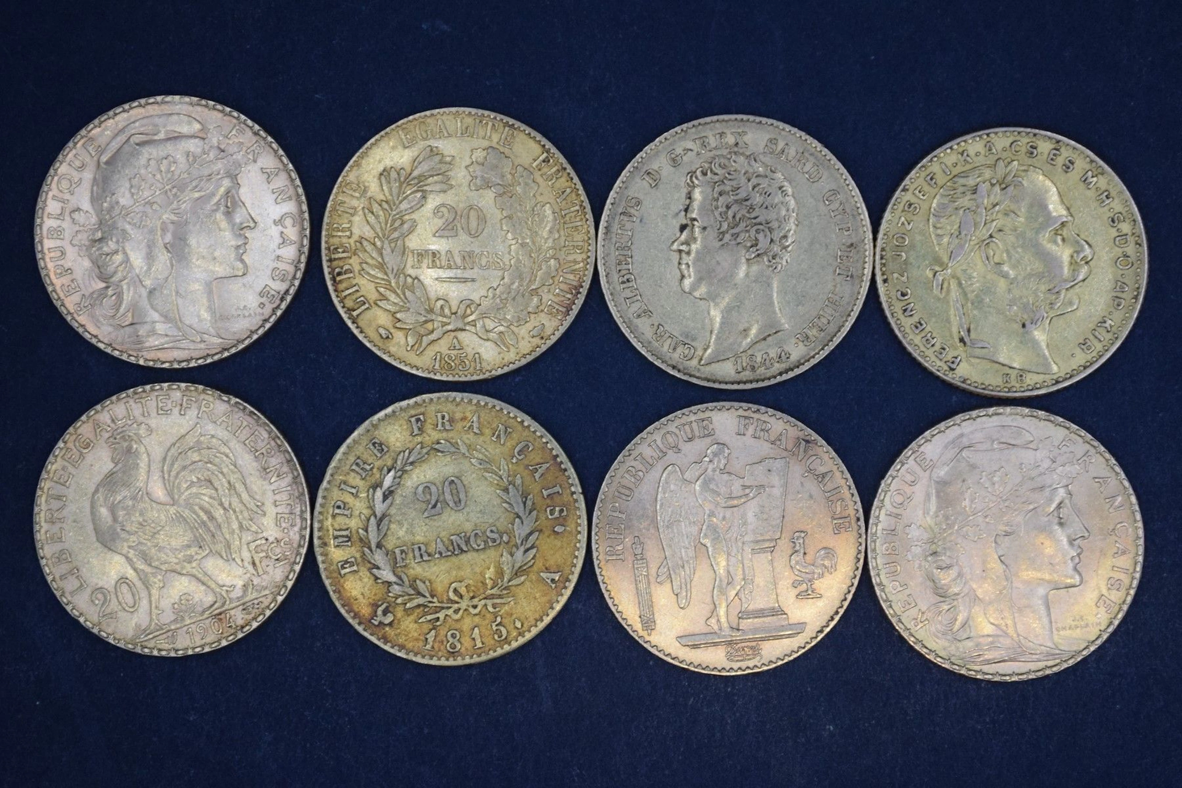 Lot de 8 pièces en or comprenant : - 1 x... - Lot 20 - Rossini
